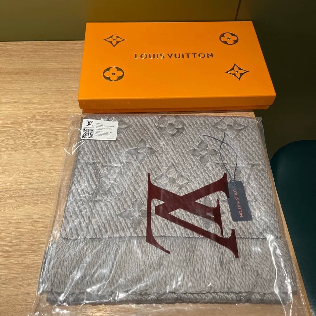 Hat & Scarf Louis Vuitton 4 - vstockx
