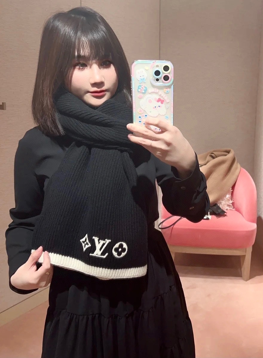 Streetwear Scarf LV 328863 SIZE:35*200cm - vstockx