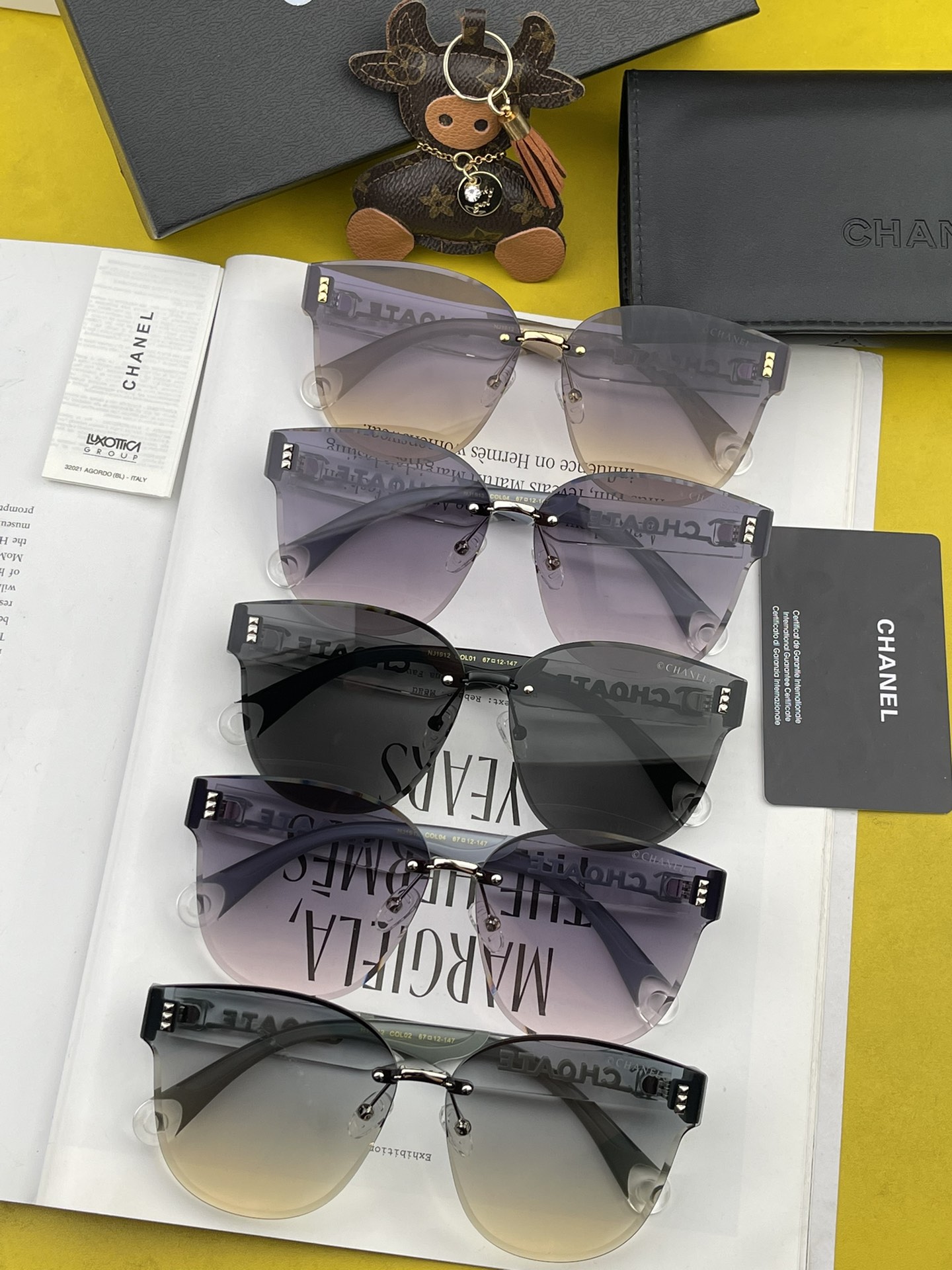 Sunglasses Chanel CH2191 - vstockx
