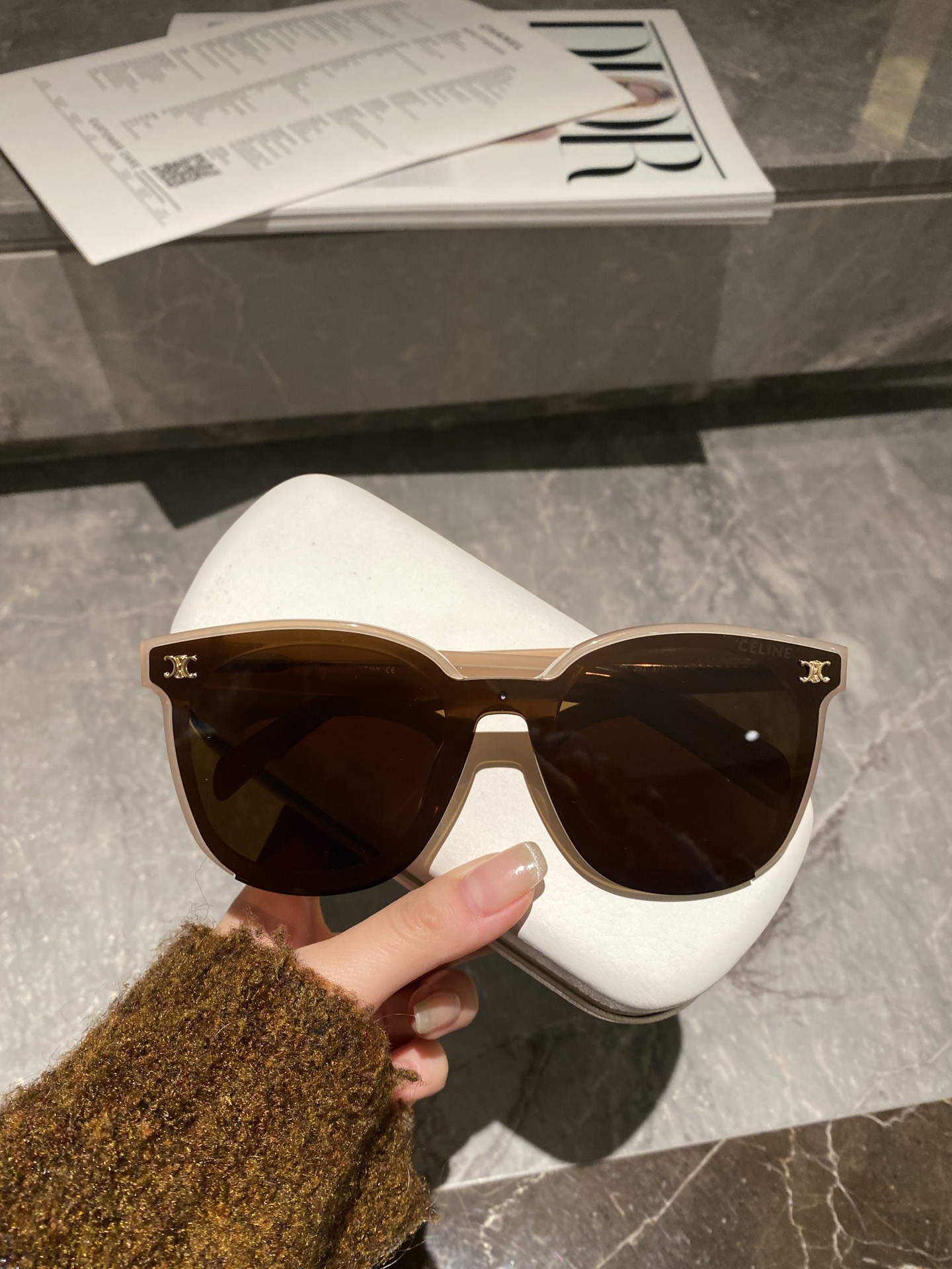 Sunglasses Celine CL40369 SIZE:57 19-145 - vstockx