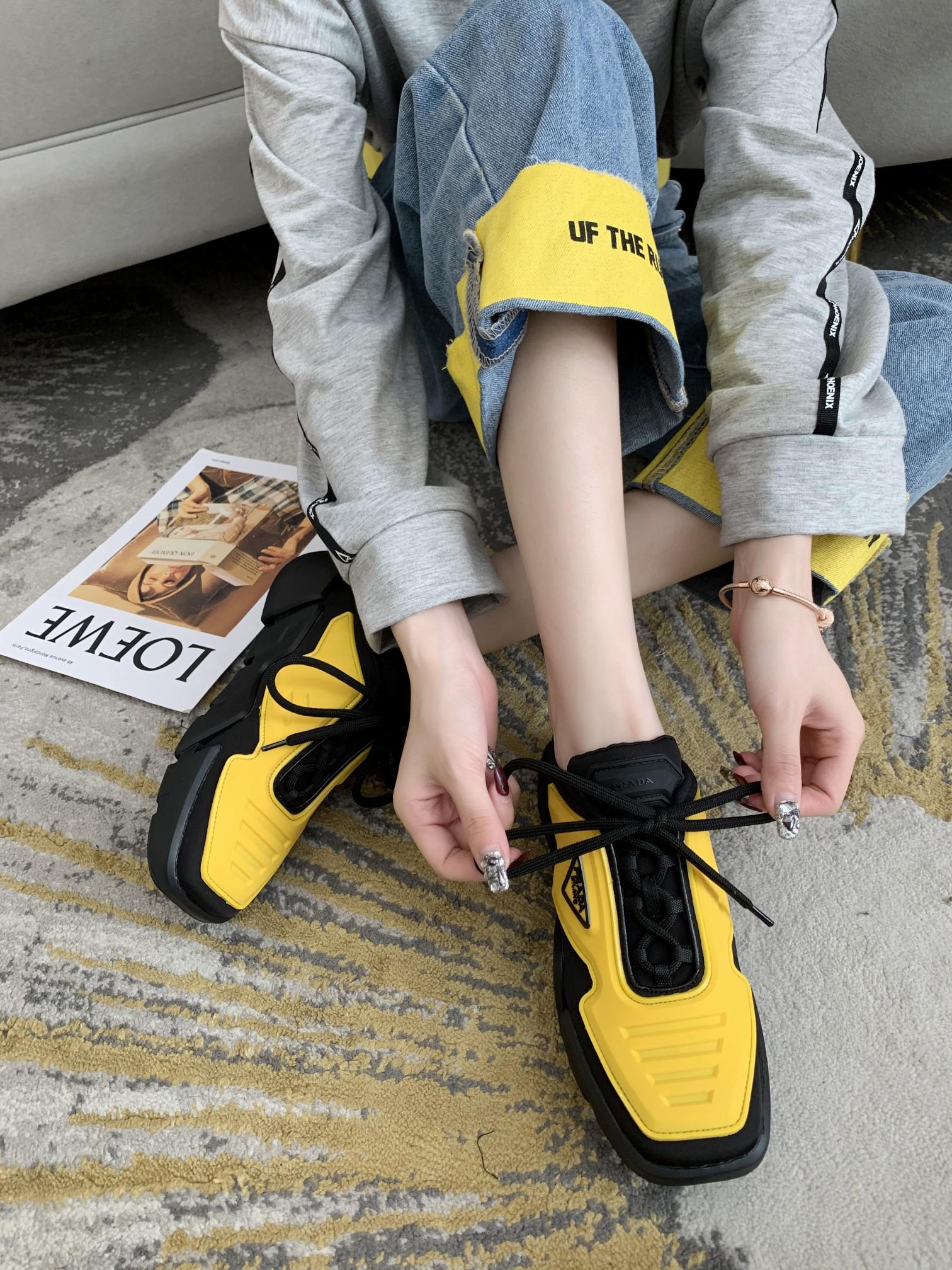 Prada Low Top sneaker 42 - vstockx