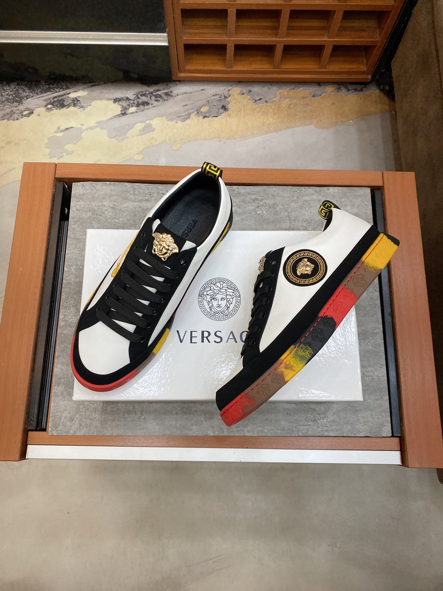 Versace Greca Sneaker 14 - vstockx