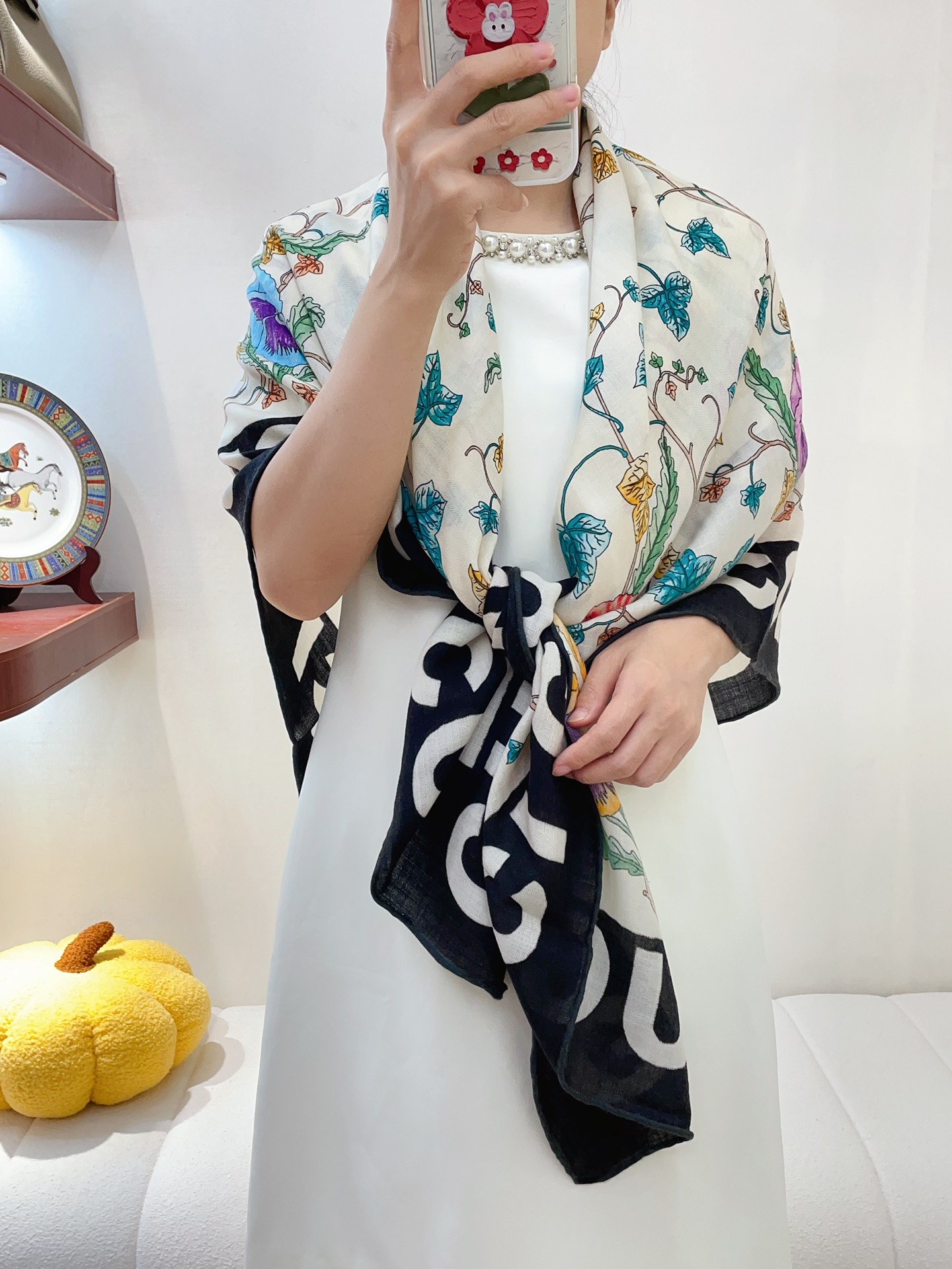 Streetwear Scarf GUCCI 328777 SIZE:140*140.cm - vstockx