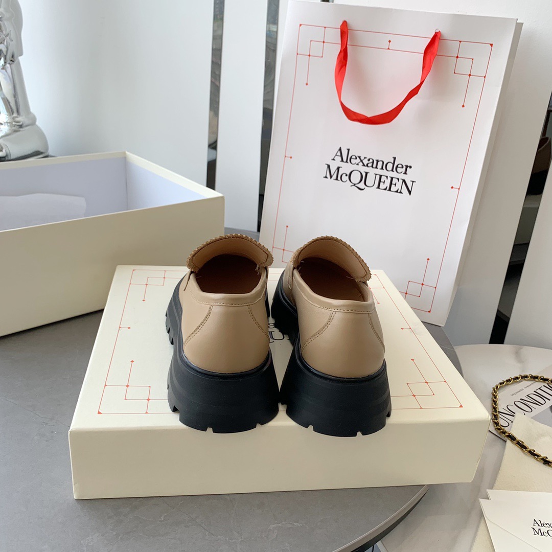 Alexander MCQueen woman is 35-40 - vstockx