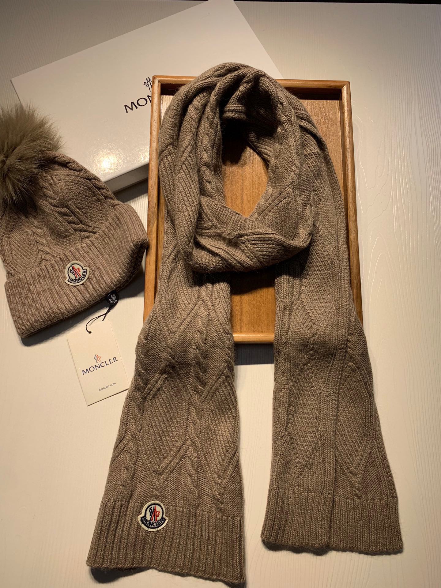 Hat & Scarf Moncler 2 - vstockx