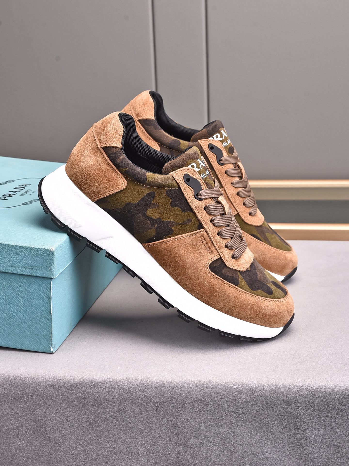 Prada Low Top sneaker 28 - vstockx