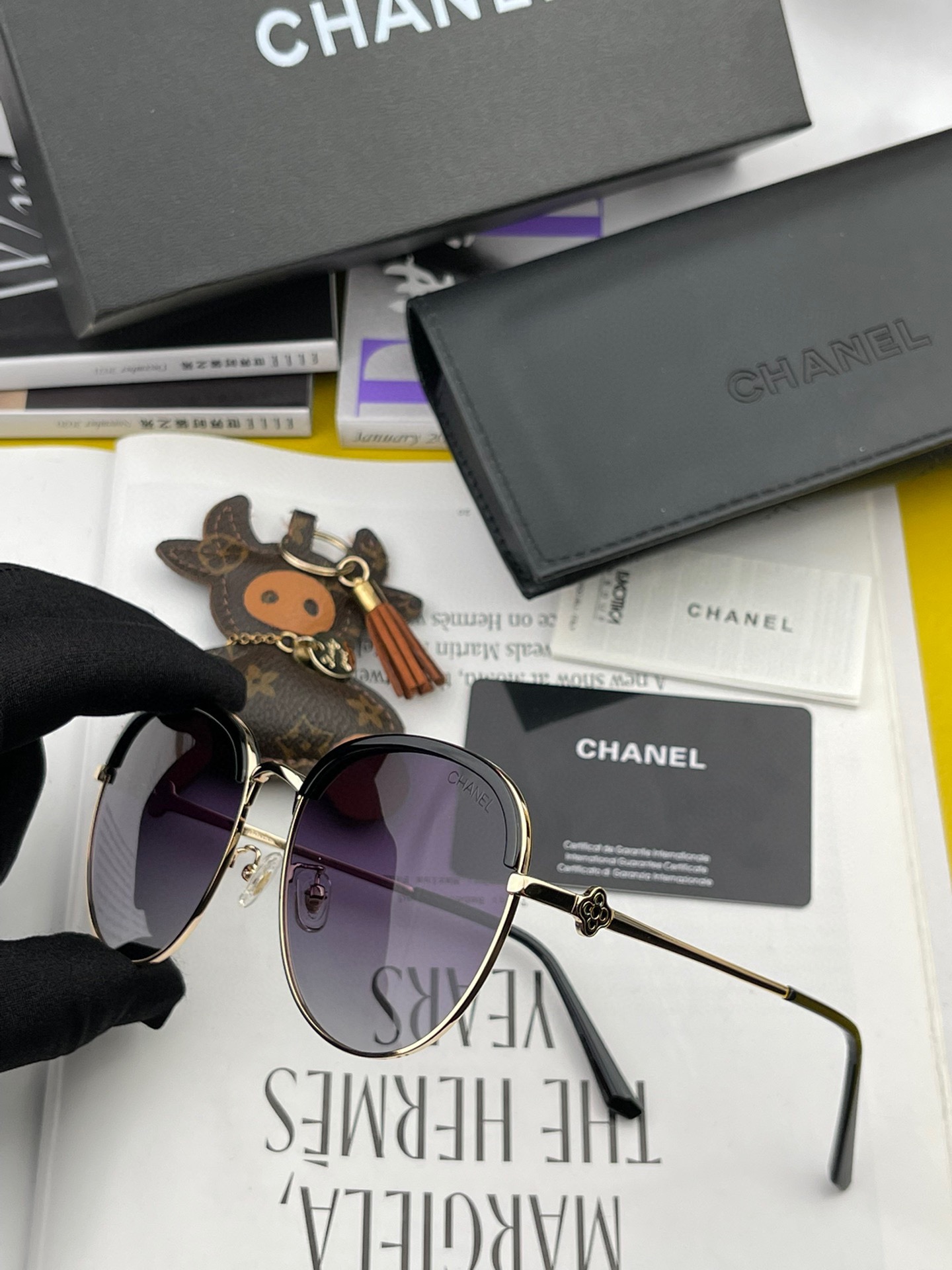 Sunglasses Chanel CH5594 - vstockx