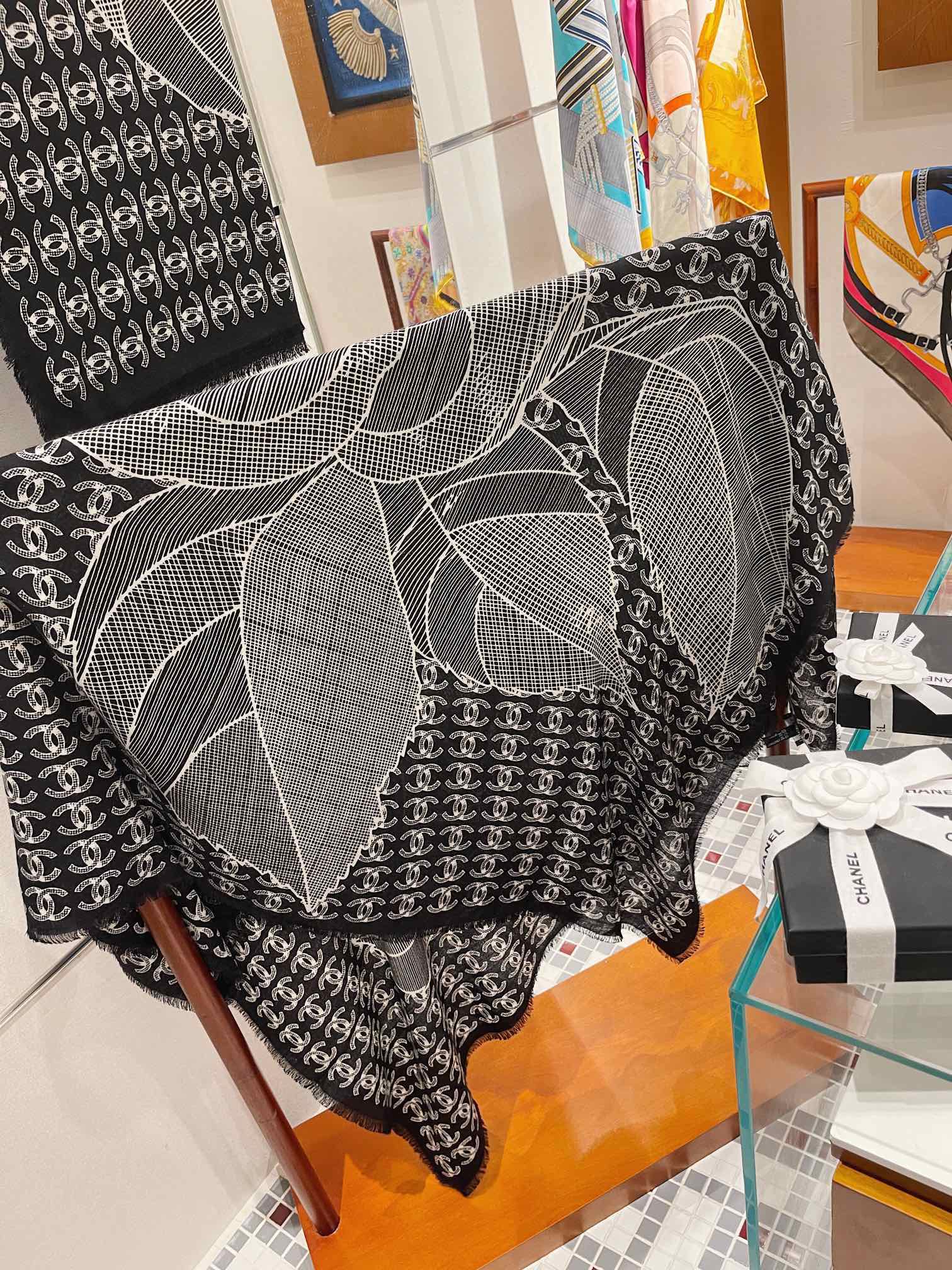 Streetwear Scarf CHANEL 328999 - vstockx