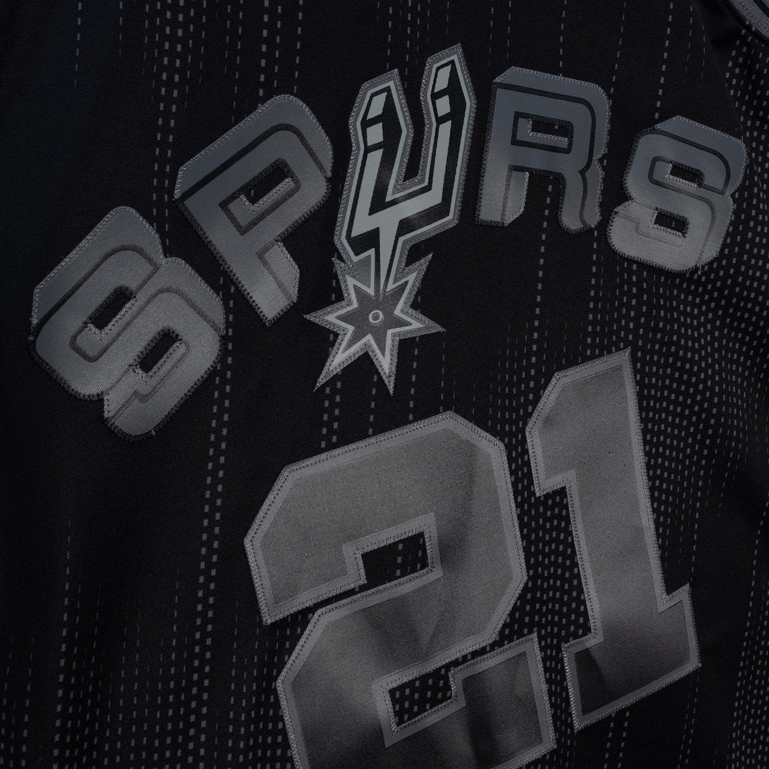 Mitchell & Ness Men's San Antonio Spurs Tim Duncan #21 1998 Swingman Jersey - vstockx