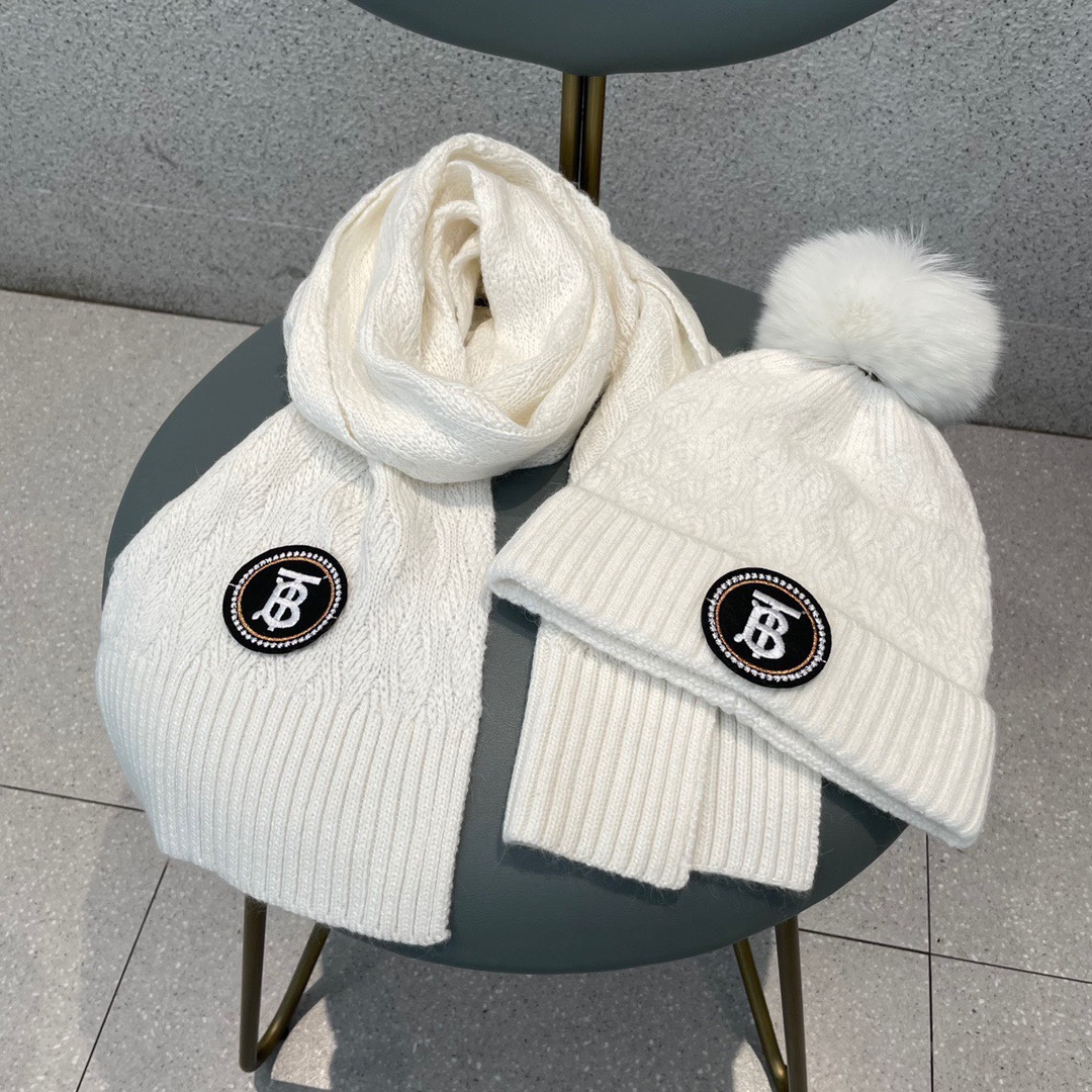 Hat & Scarf Burberry 2 - vstockx