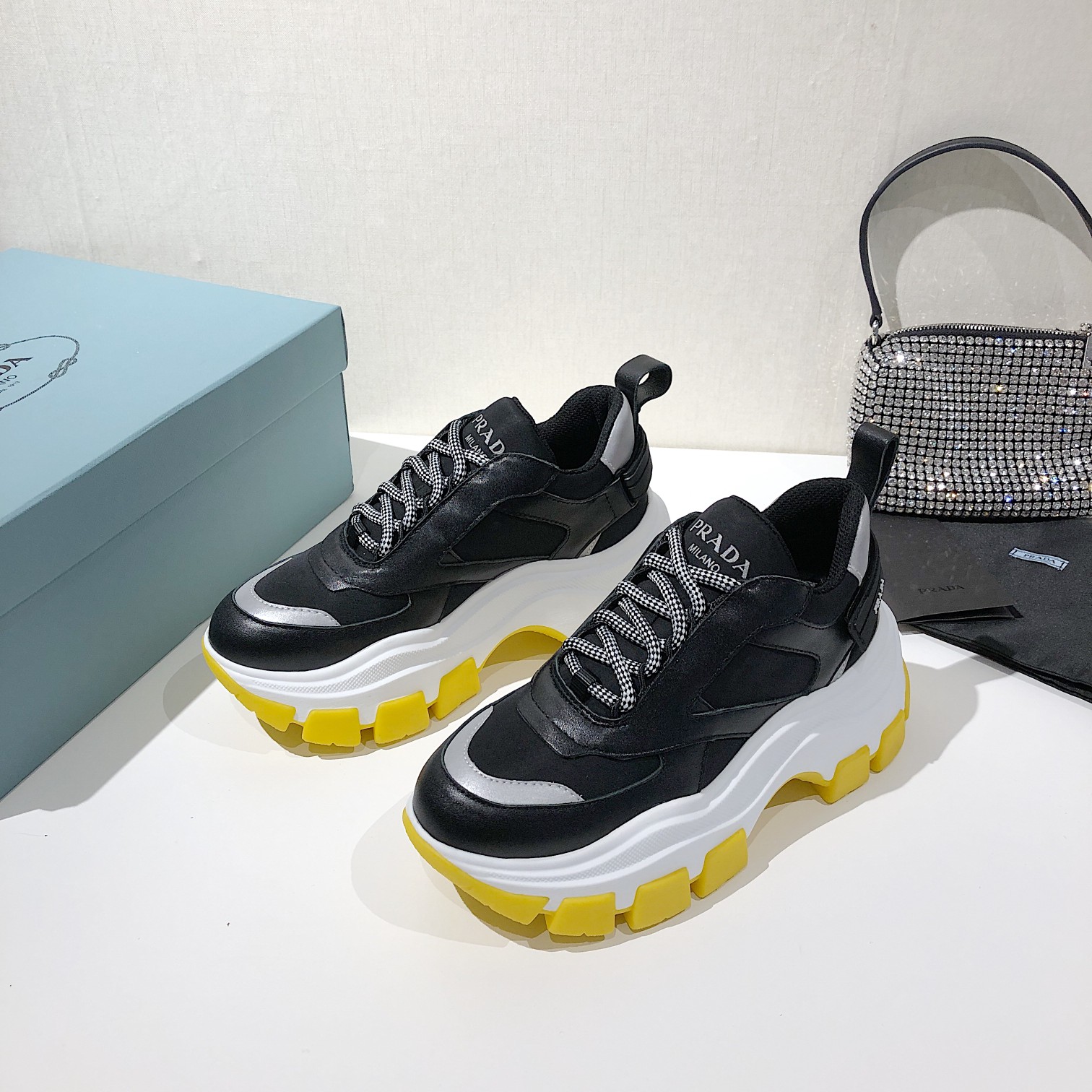 Prada Low Top sneaker 59 - vstockx