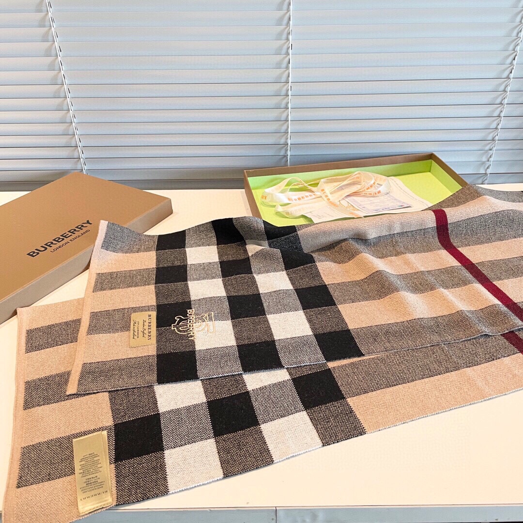 Streetwear Scarf BURBERRY 329076 size:180*35cm - vstockx