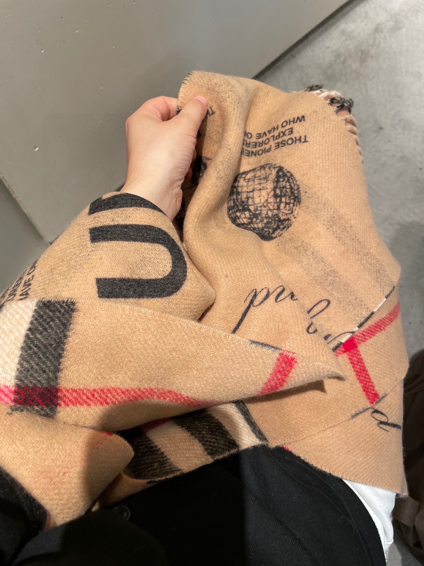 Streetwear Scarf BURBERRY 328956 SIZE:32*192cm - vstockx