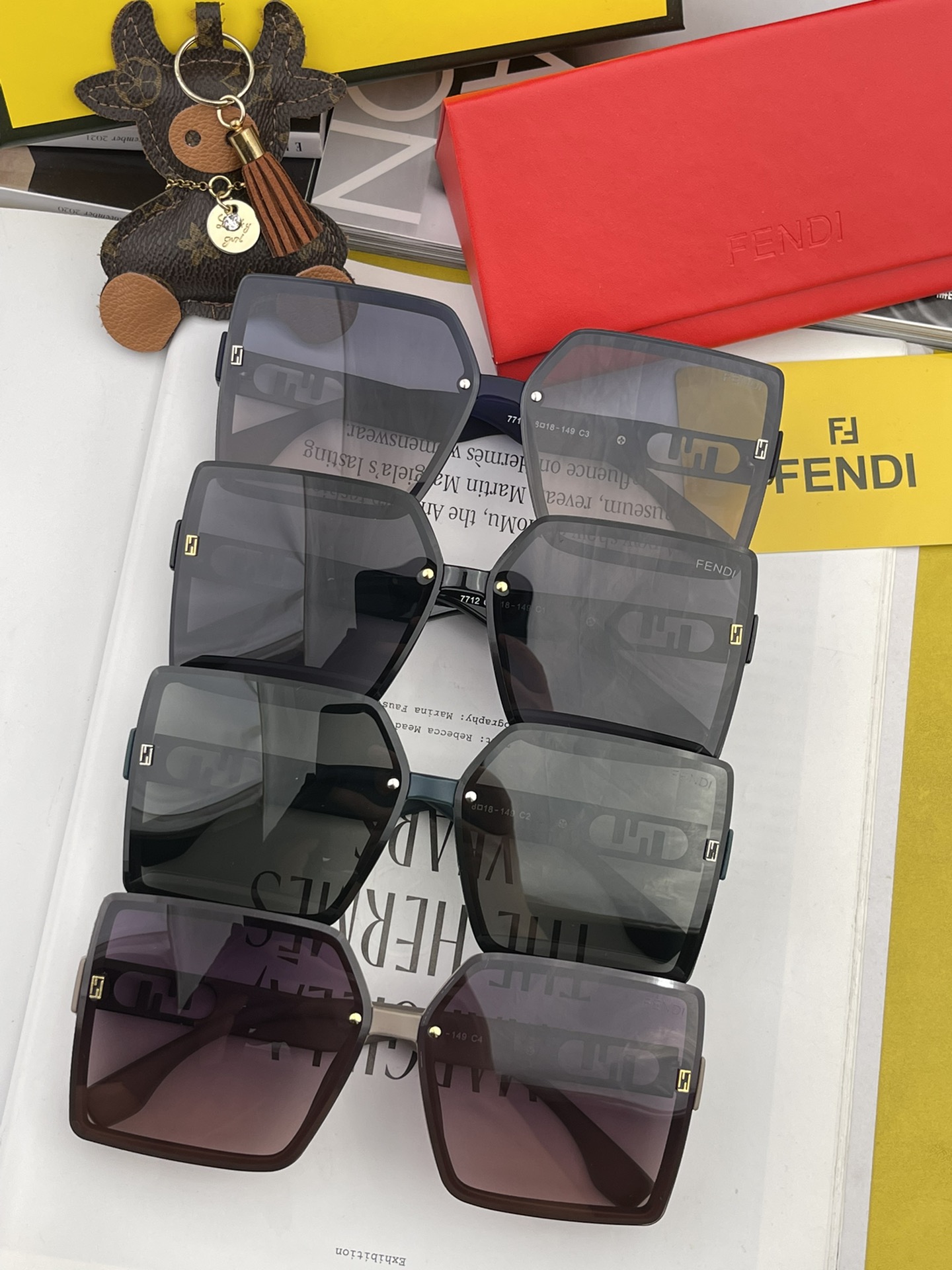 Sunglasses Fendi FD1772 - vstockx
