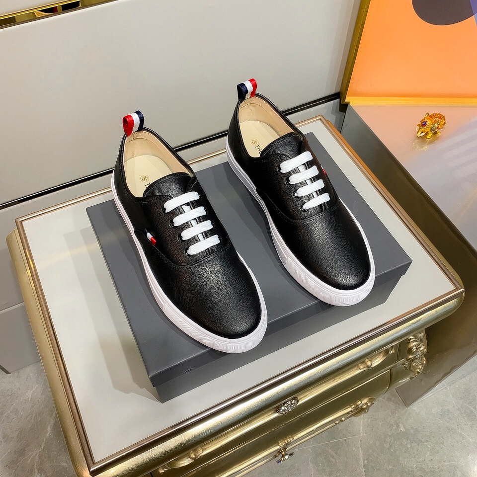 Thom Browne Low Top Sneaker 22 - vstockx