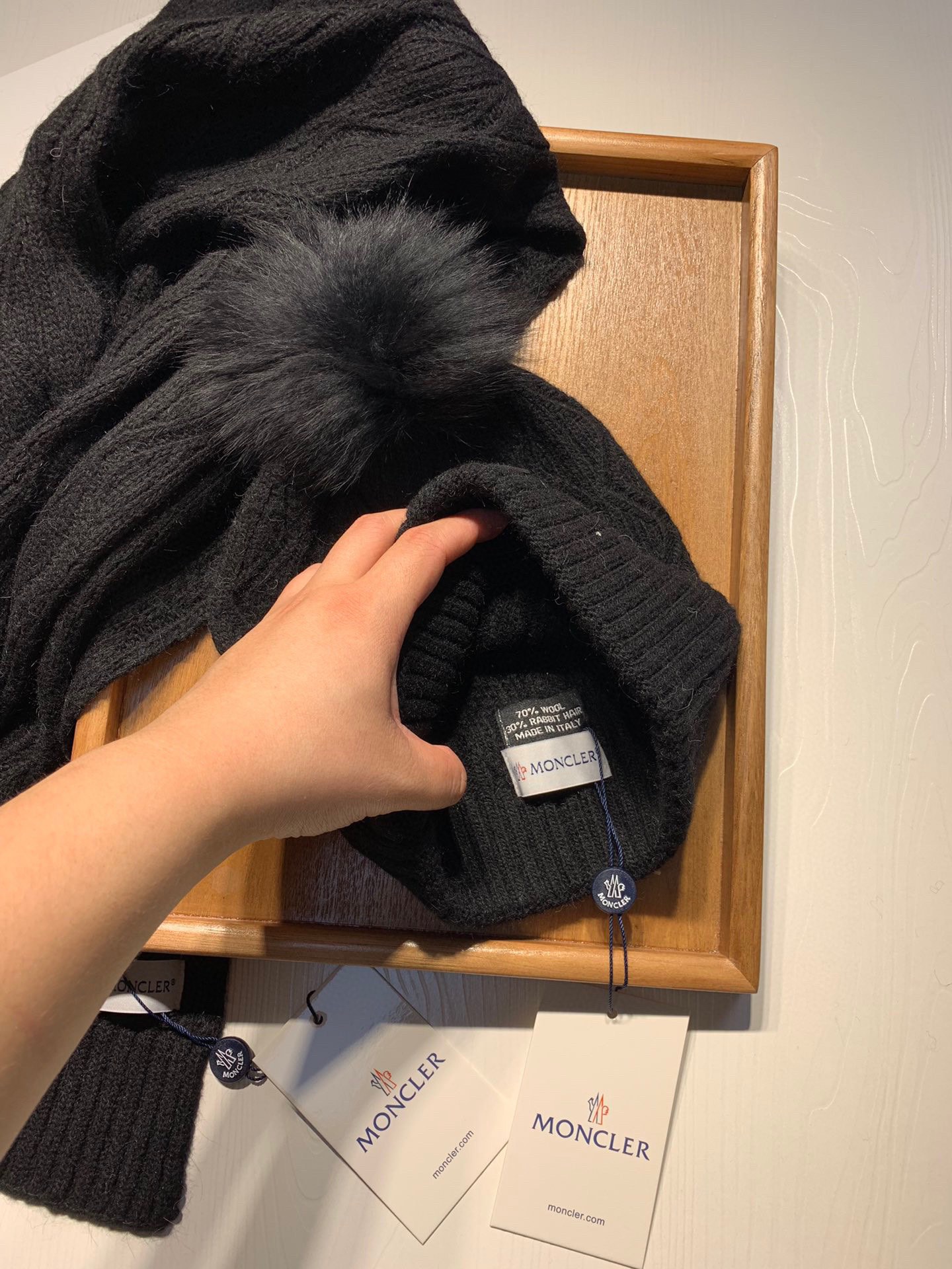 Hat & Scarf Moncler 1 - vstockx