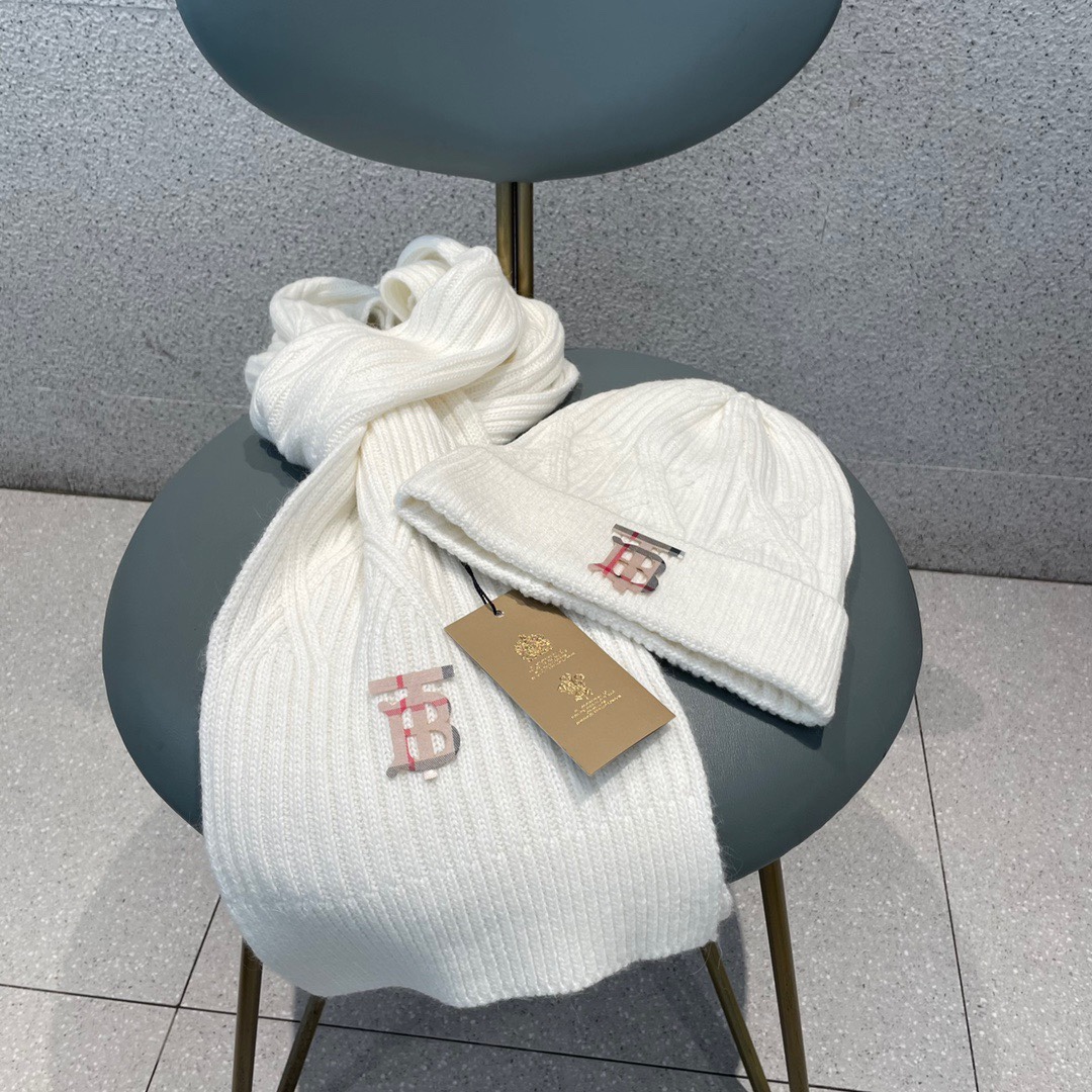 Hat & Scarf Burberry 1 - vstockx