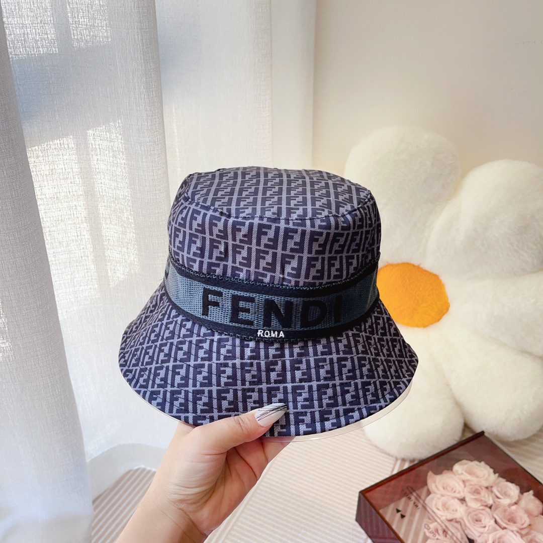 Streetwear Hat Fendi 329373 - vstockx