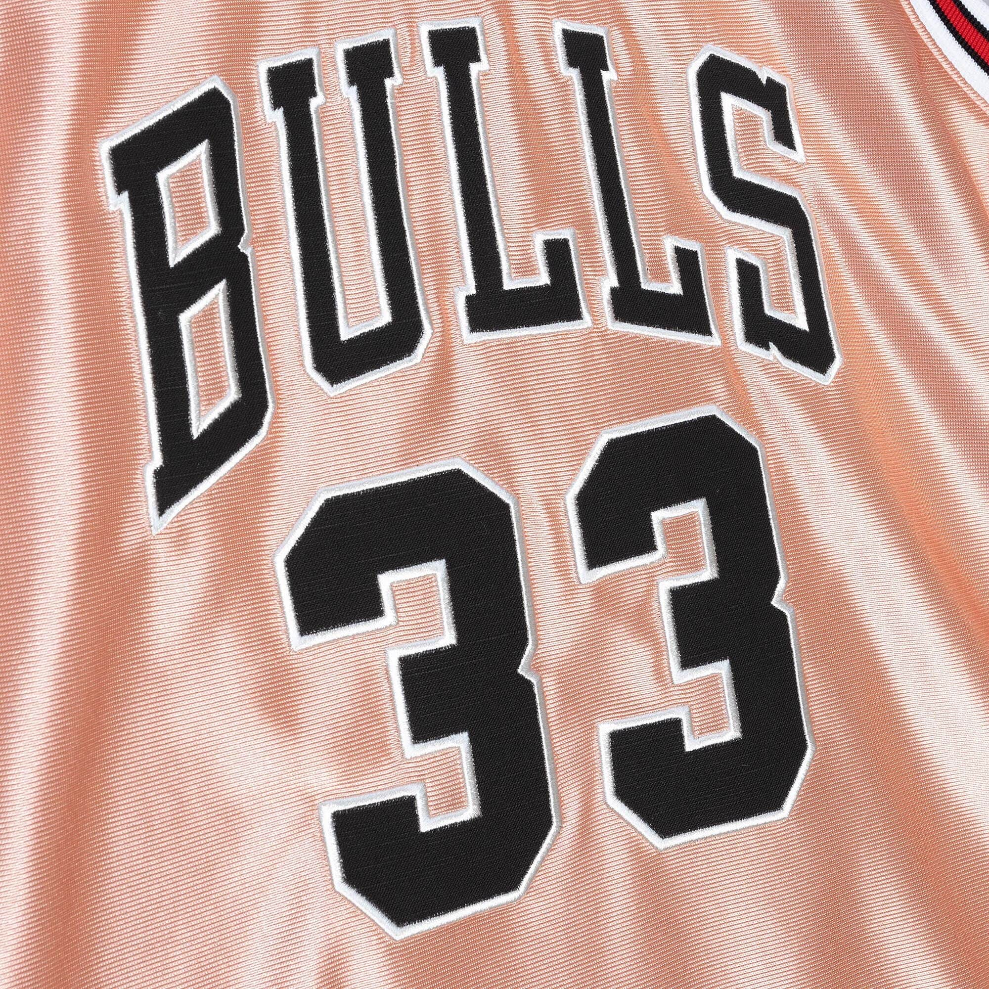 Womens 75th Anniversary Rose Gold Swingman Scottie Pippen Chicago Bulls 1997-98 Jersey - vstockx