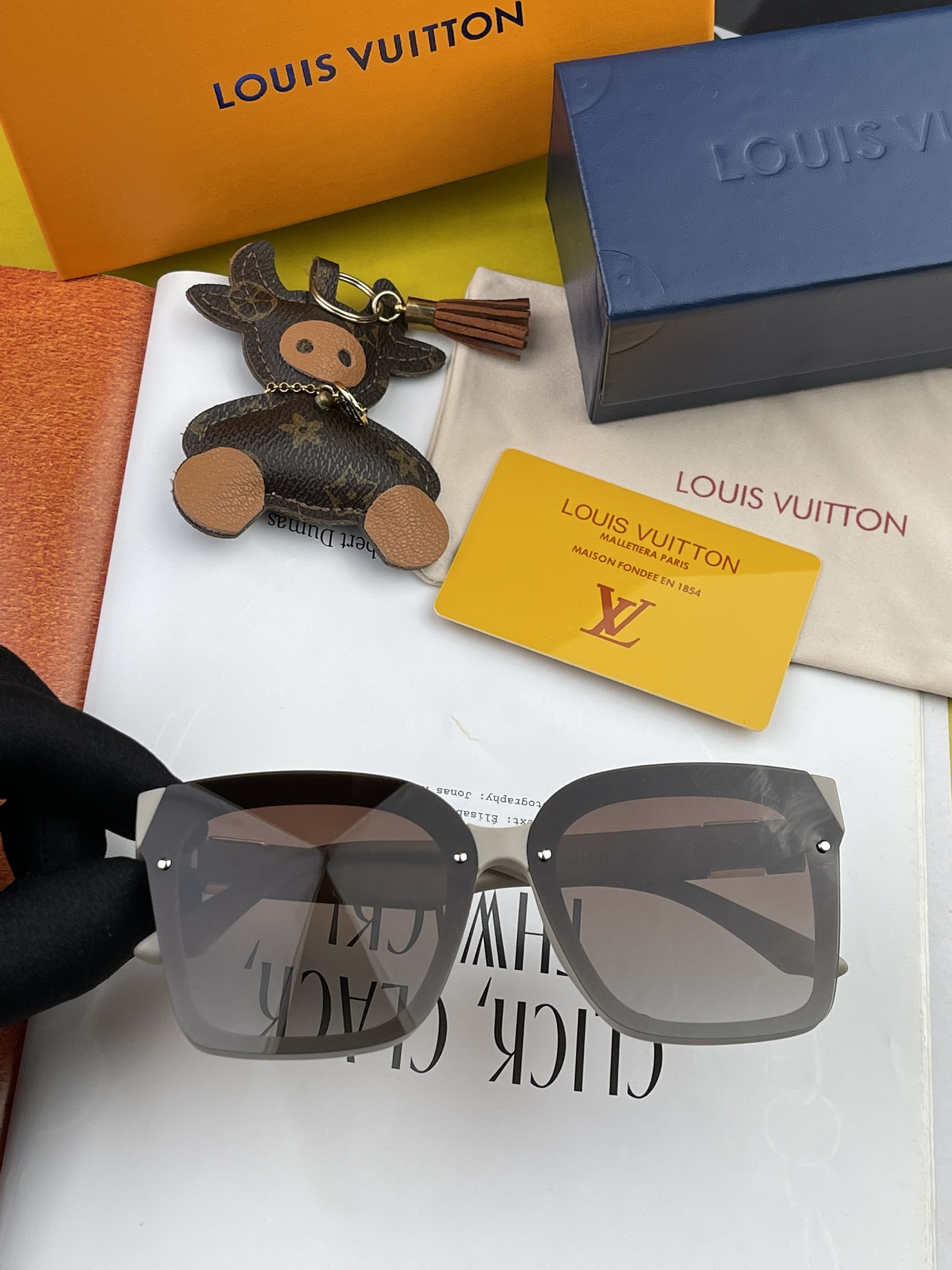 Sunglasses Louis Vuitton L1765 - vstockx
