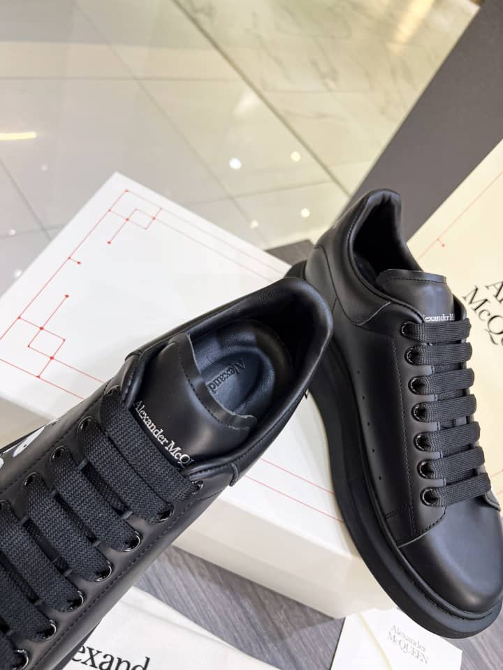 Alexander McQueen Oversized Graffiti Black - vstockx