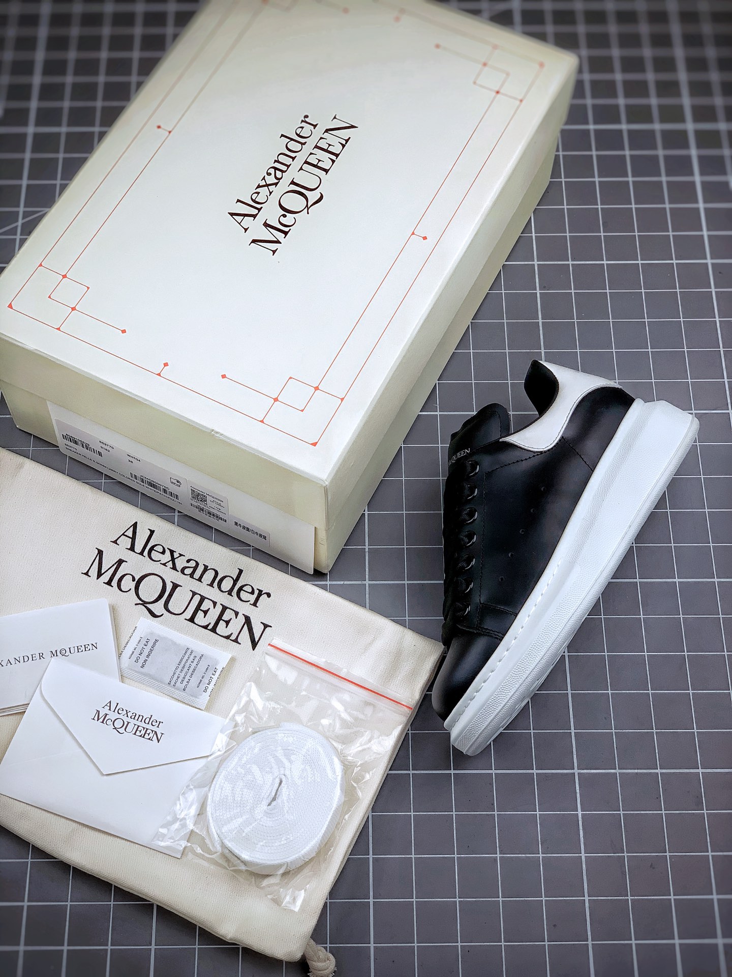 Alexander McQueen Oversized Black White - vstockx