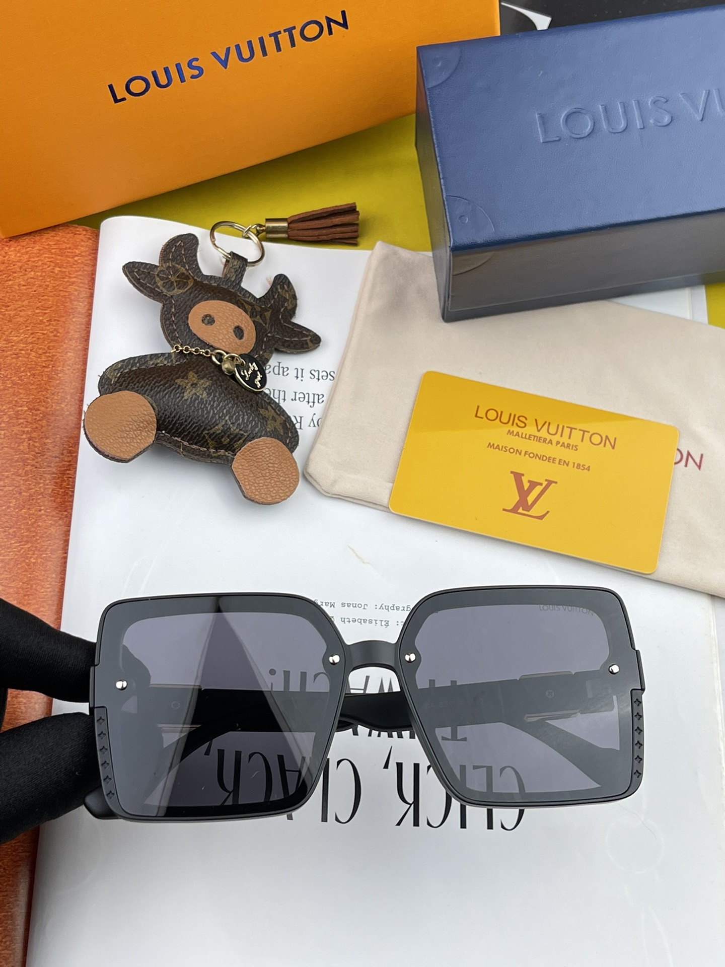 Sunglasses Louis Vuitton L1845 - vstockx