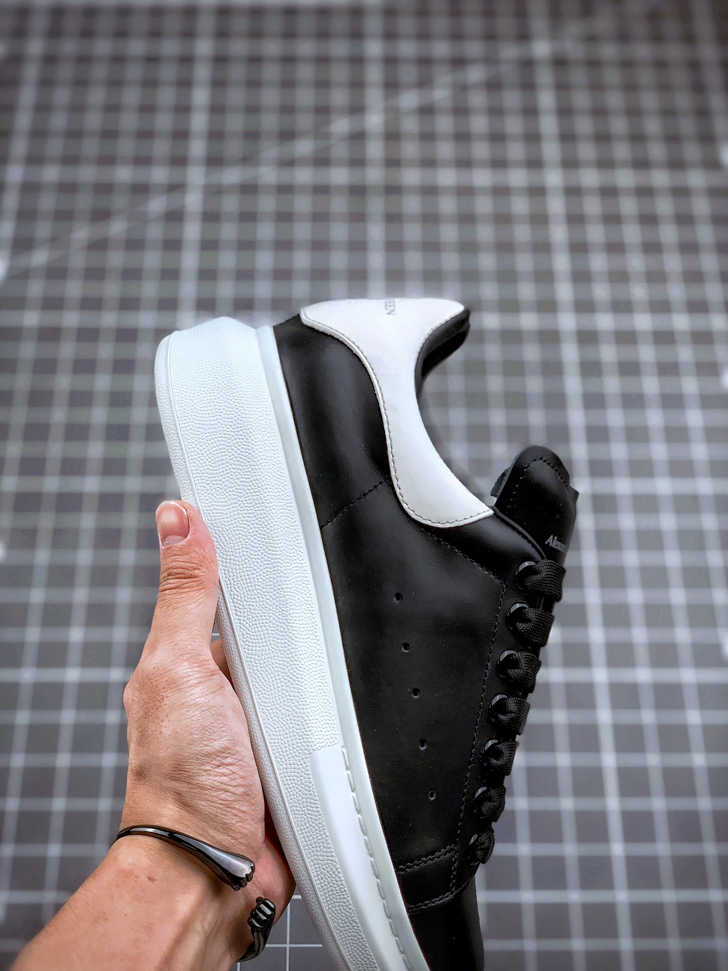 Alexander McQueen Oversized Black White - vstockx