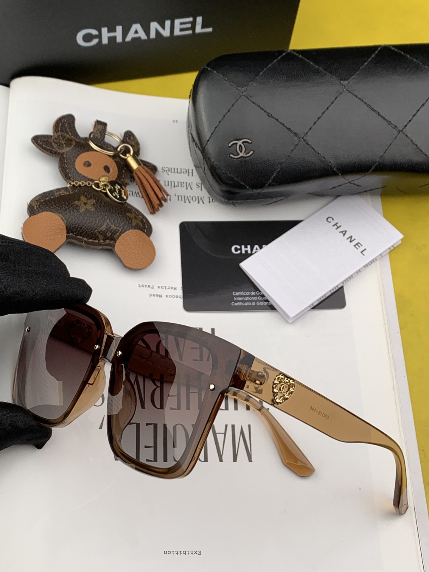 Sunglasses Chanel CH1244 - vstockx