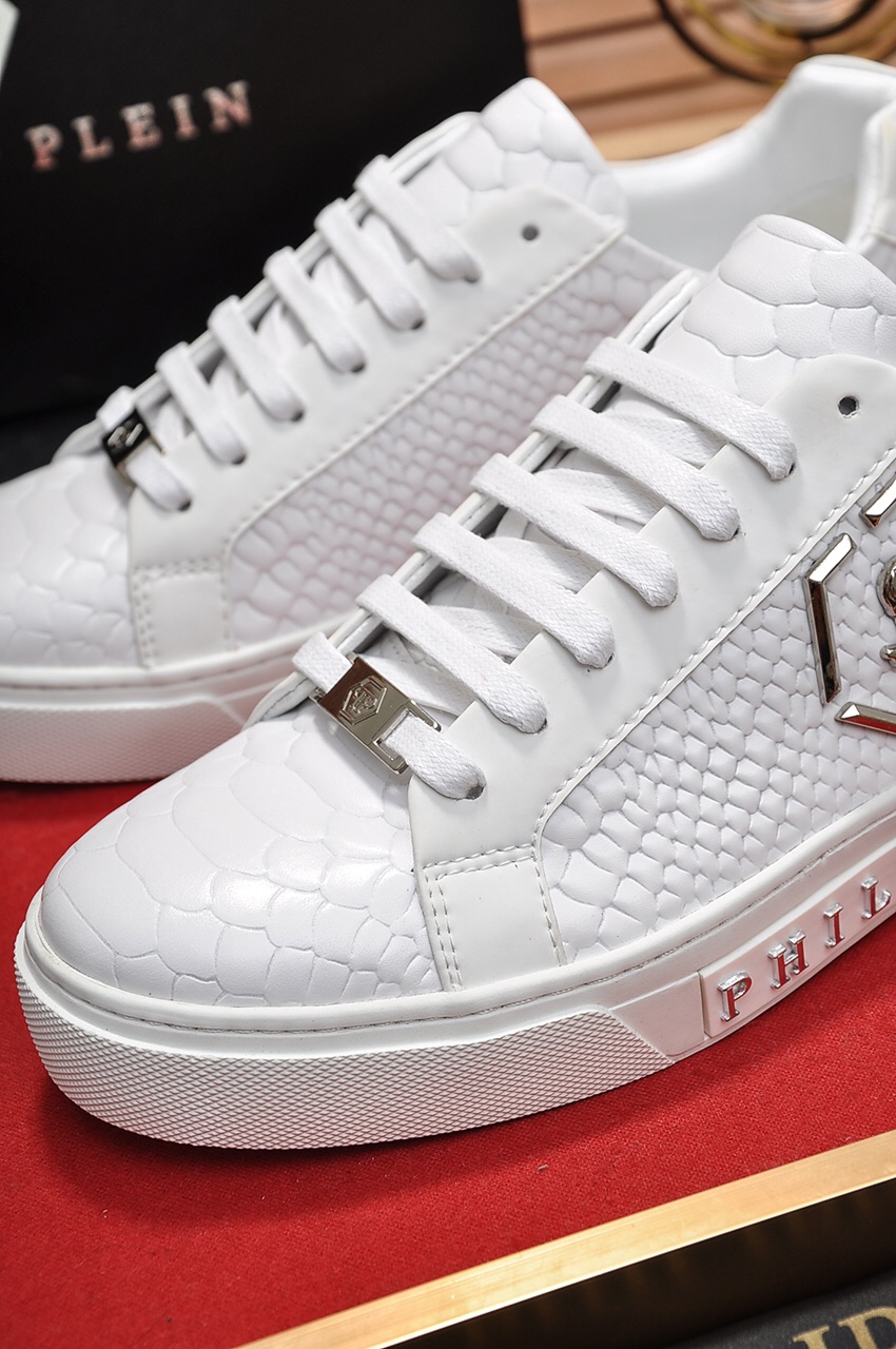 Philipp Plein Low Top Sneakers 15 - vstockx