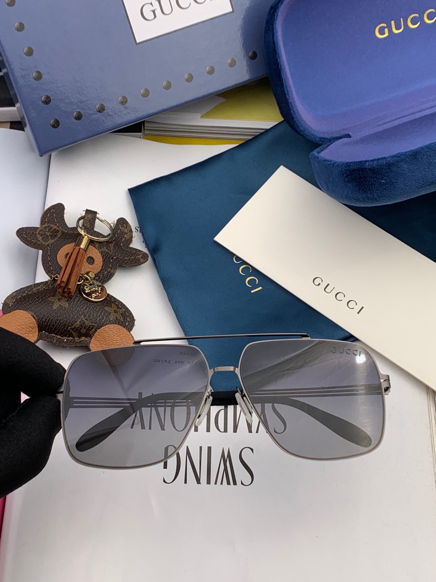 Sunglasses Gucci G2705 - vstockx