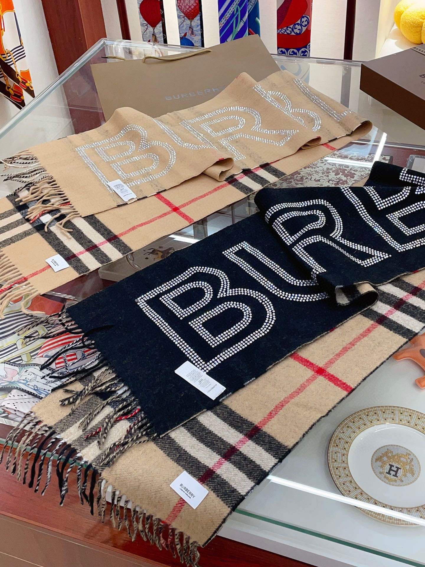 Streetwear Scarf Burberry 328860 SIZE:30*200cm - vstockx