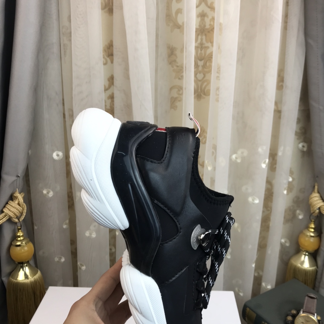 Moncler Leave No Trace Sneaker 1 - vstockx
