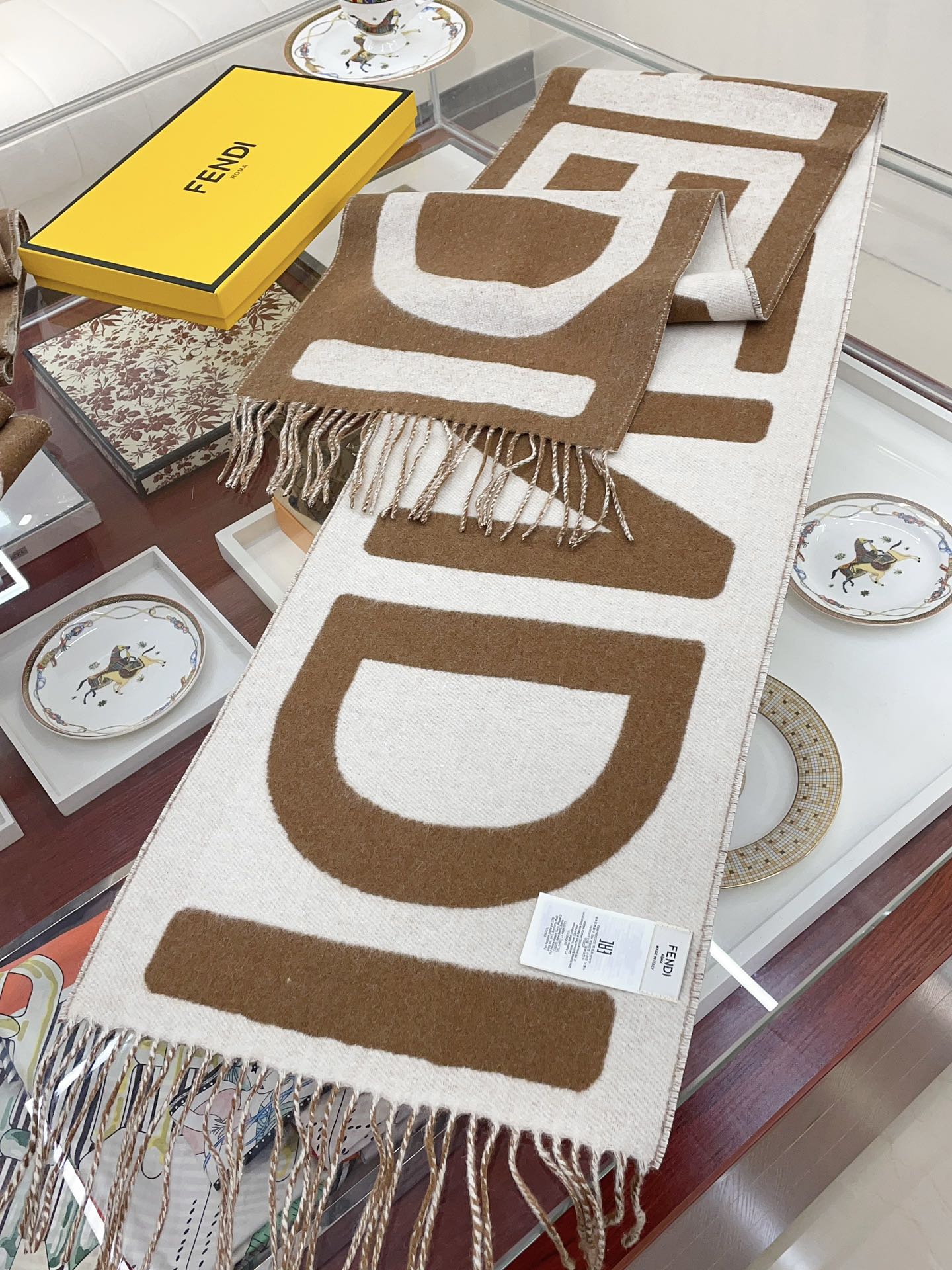 Streetwear Scarf FENDI 328752 SIZE:30*180cm - vstockx