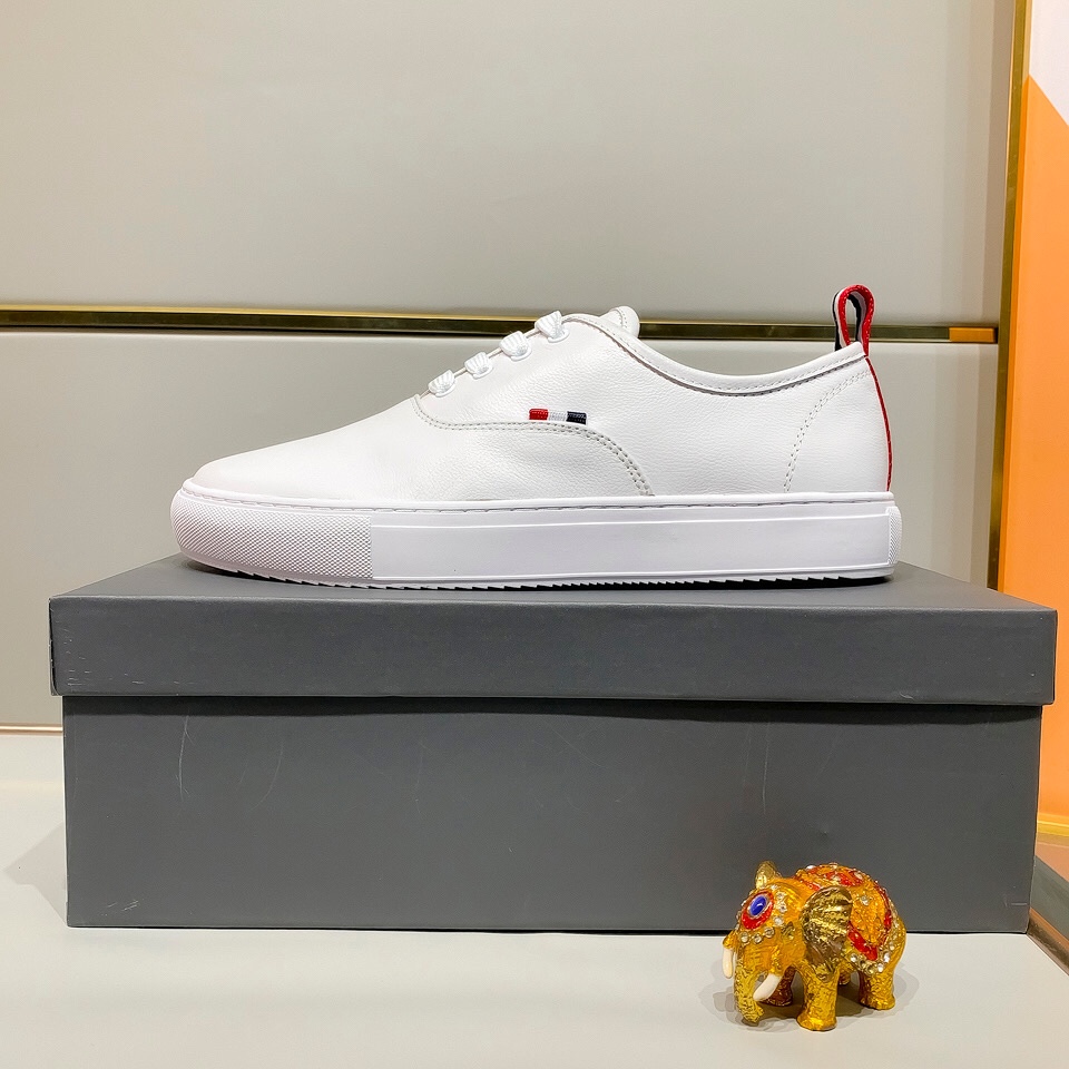 Thom Browne Low Top Sneaker 21 - vstockx