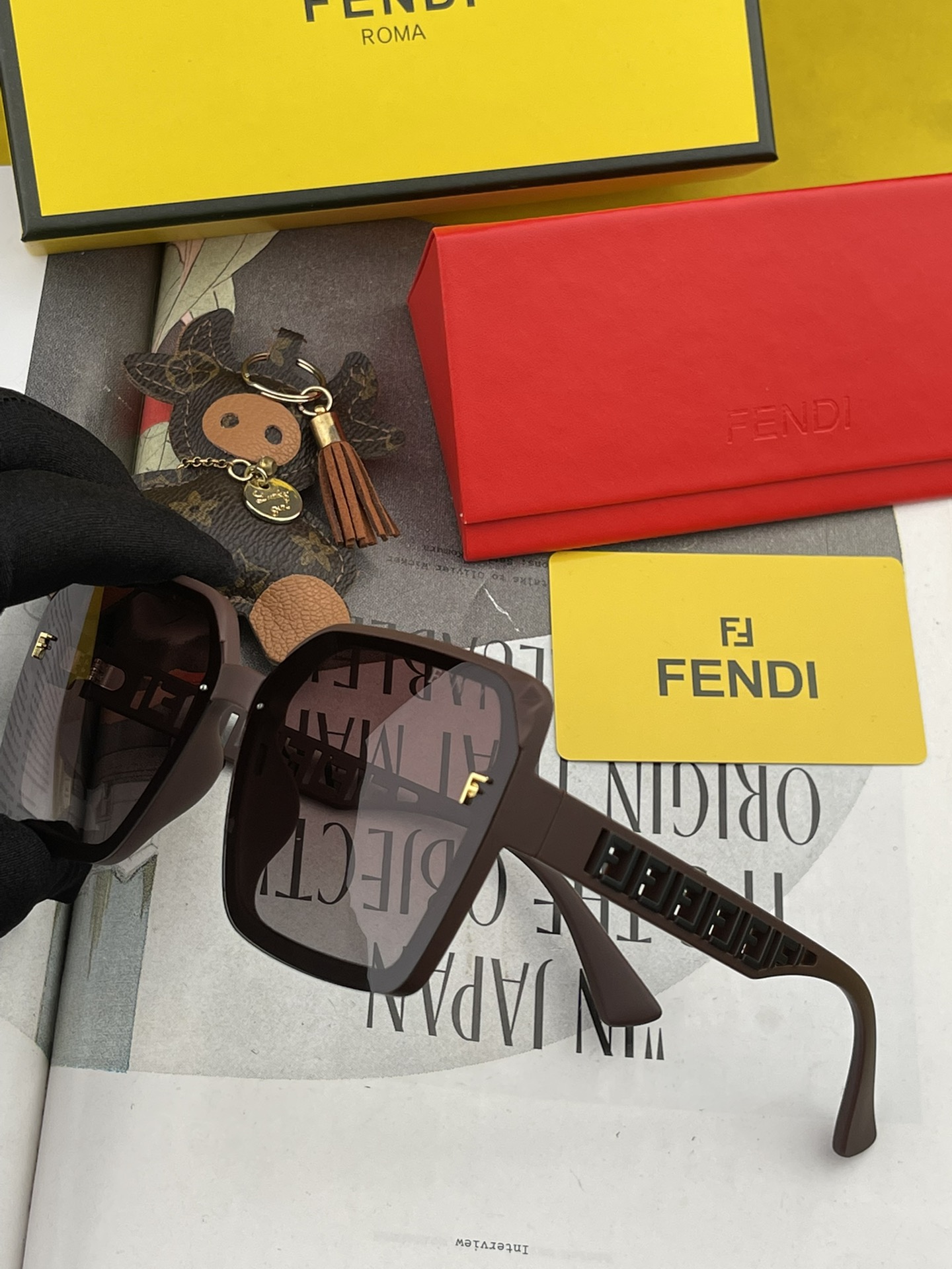 Sunglasses Fendi FD8291 - vstockx