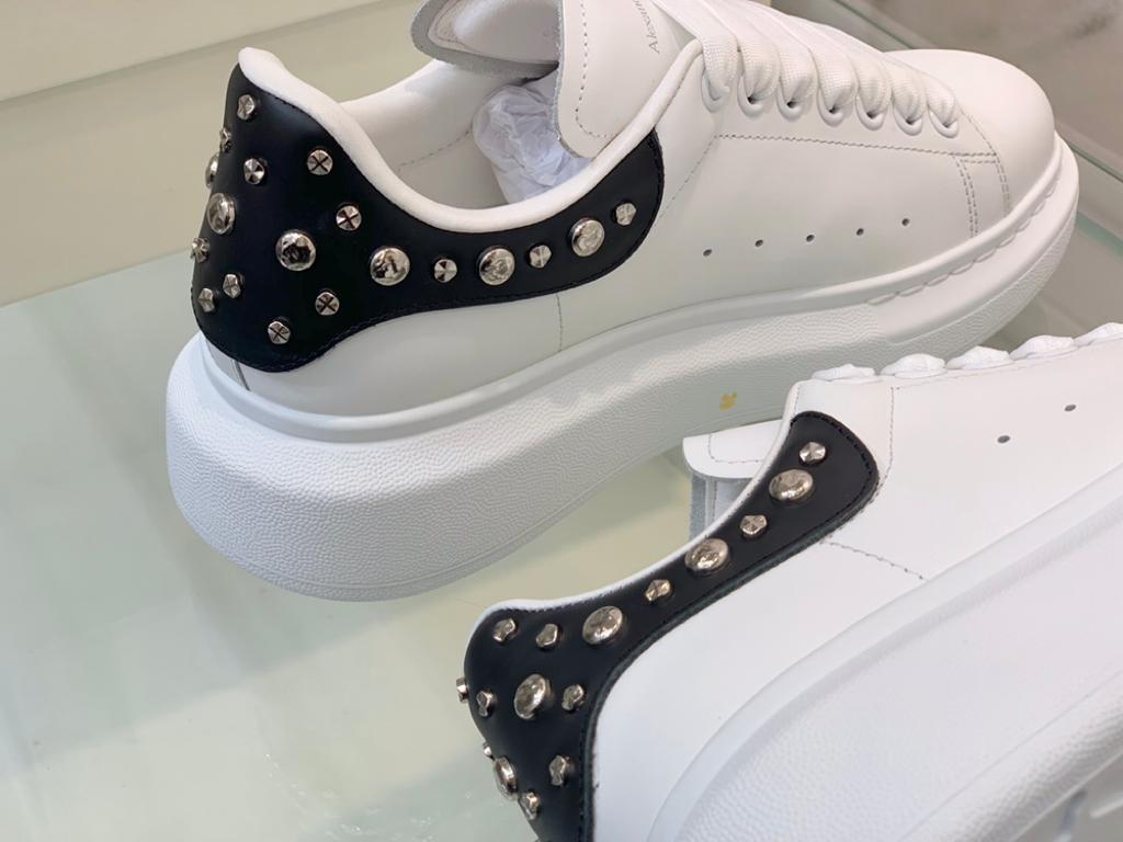 Alexander McQueen Oversized White Studd - vstockx