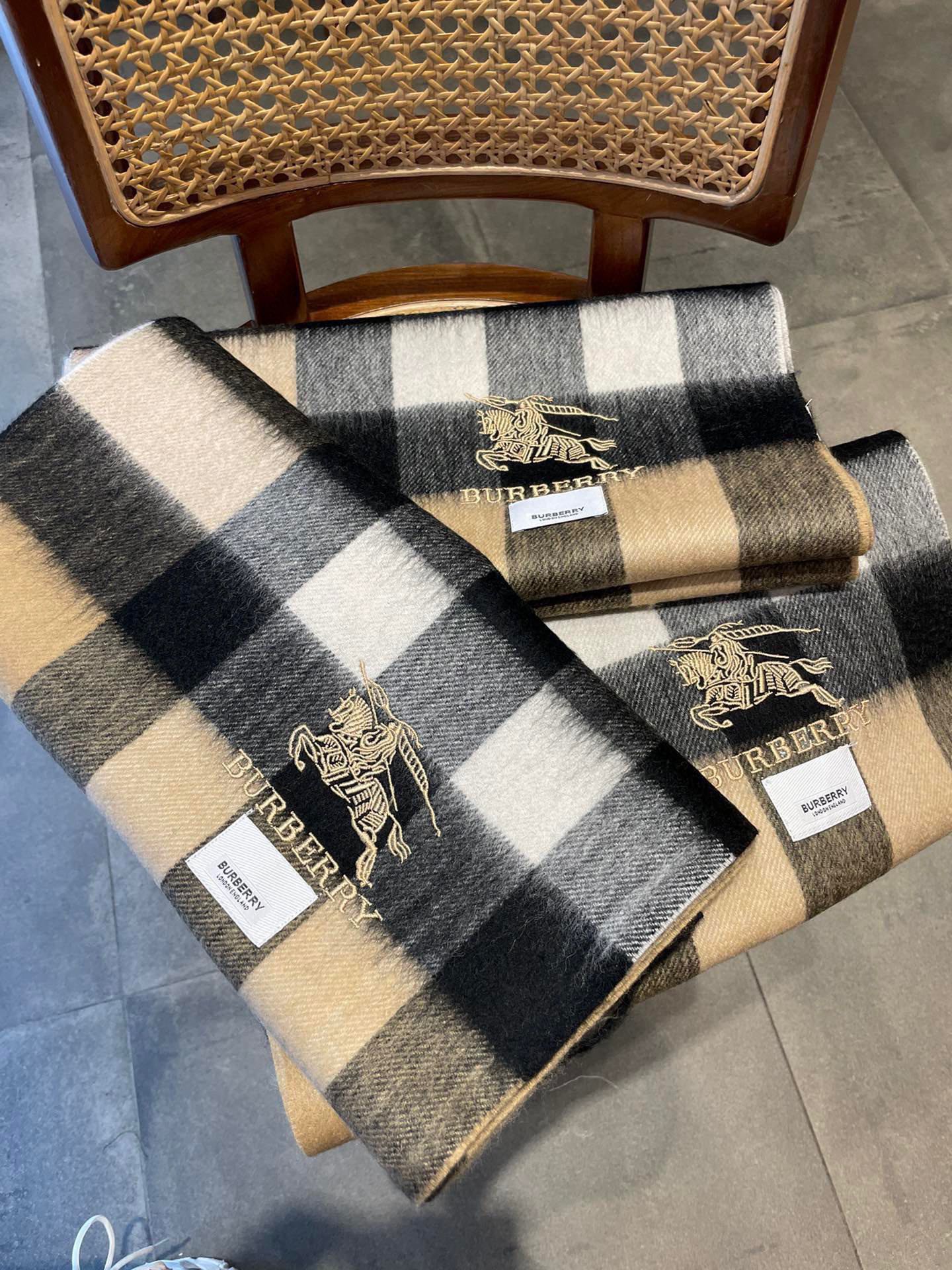 Streetwear Scarf Burberry 329087 size:35*200cm - vstockx