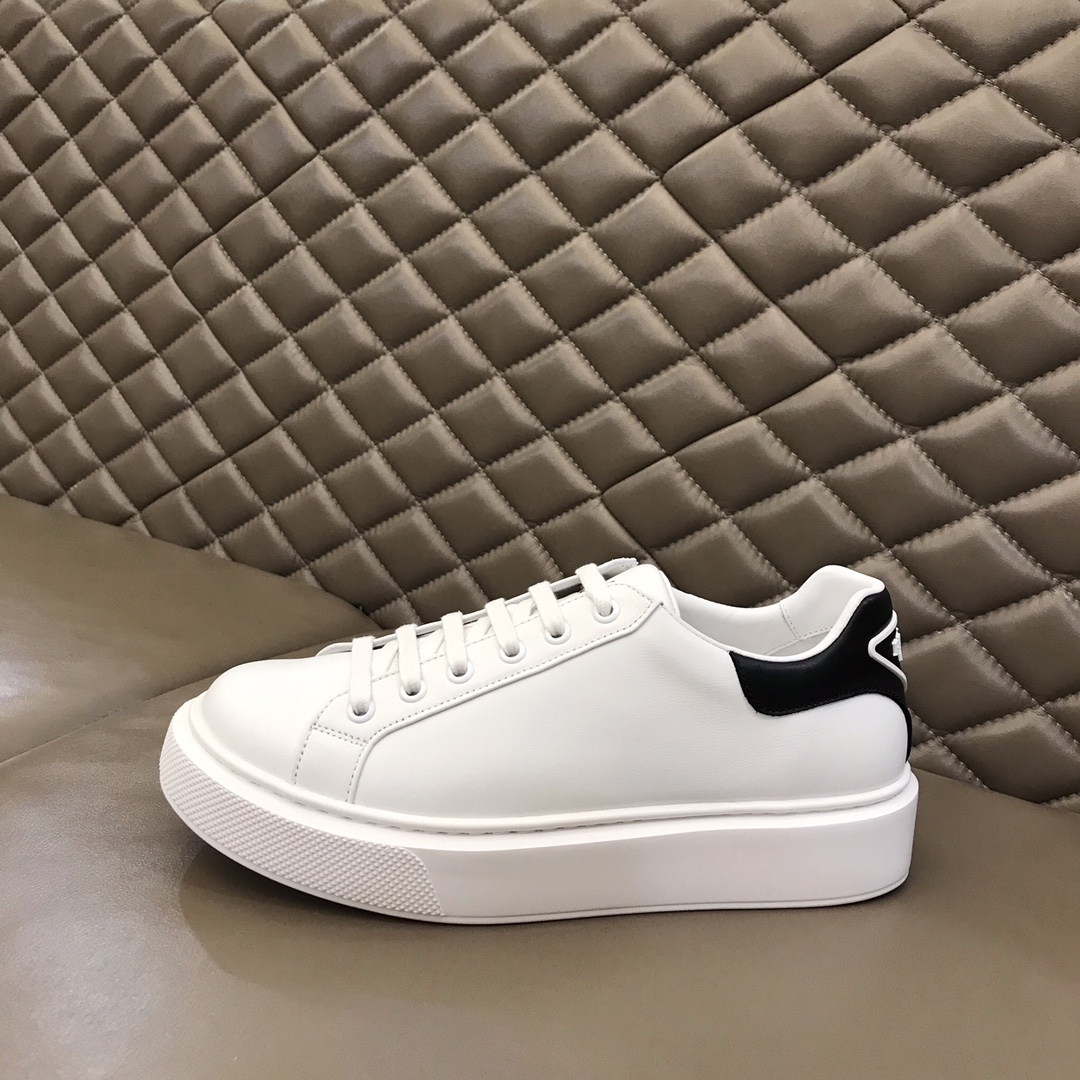 Prada Low Top sneaker 33 - vstockx