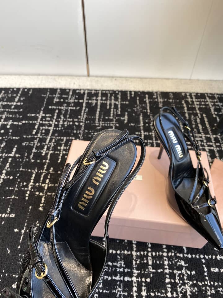 Miu Miu Patent leather slingbacks with buckles Black - vstockx