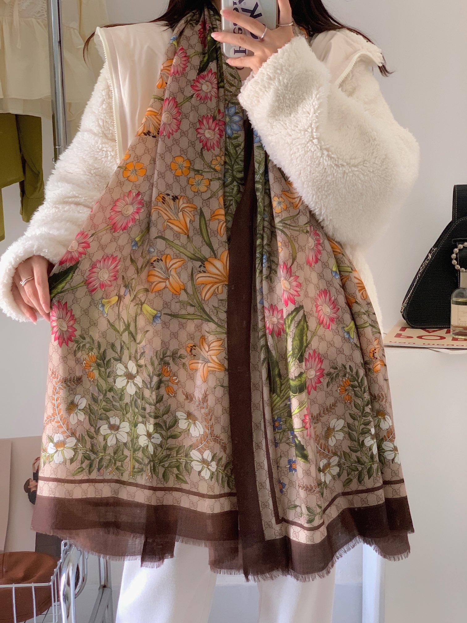 Streetwear Scarf GUCCI 328984 SIZE:110*200cm - vstockx