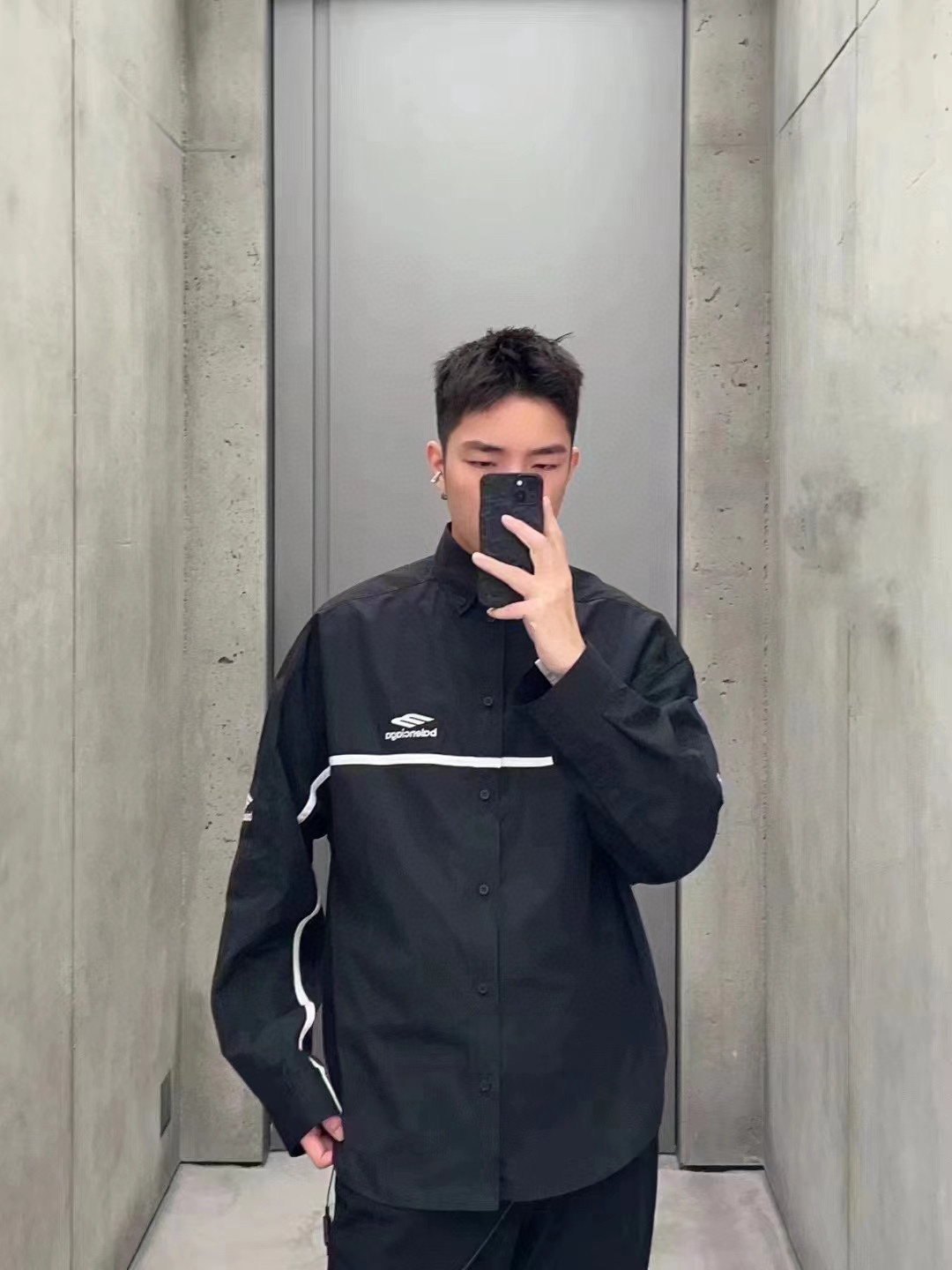 Clothes Balenciaga 142 - vstockx