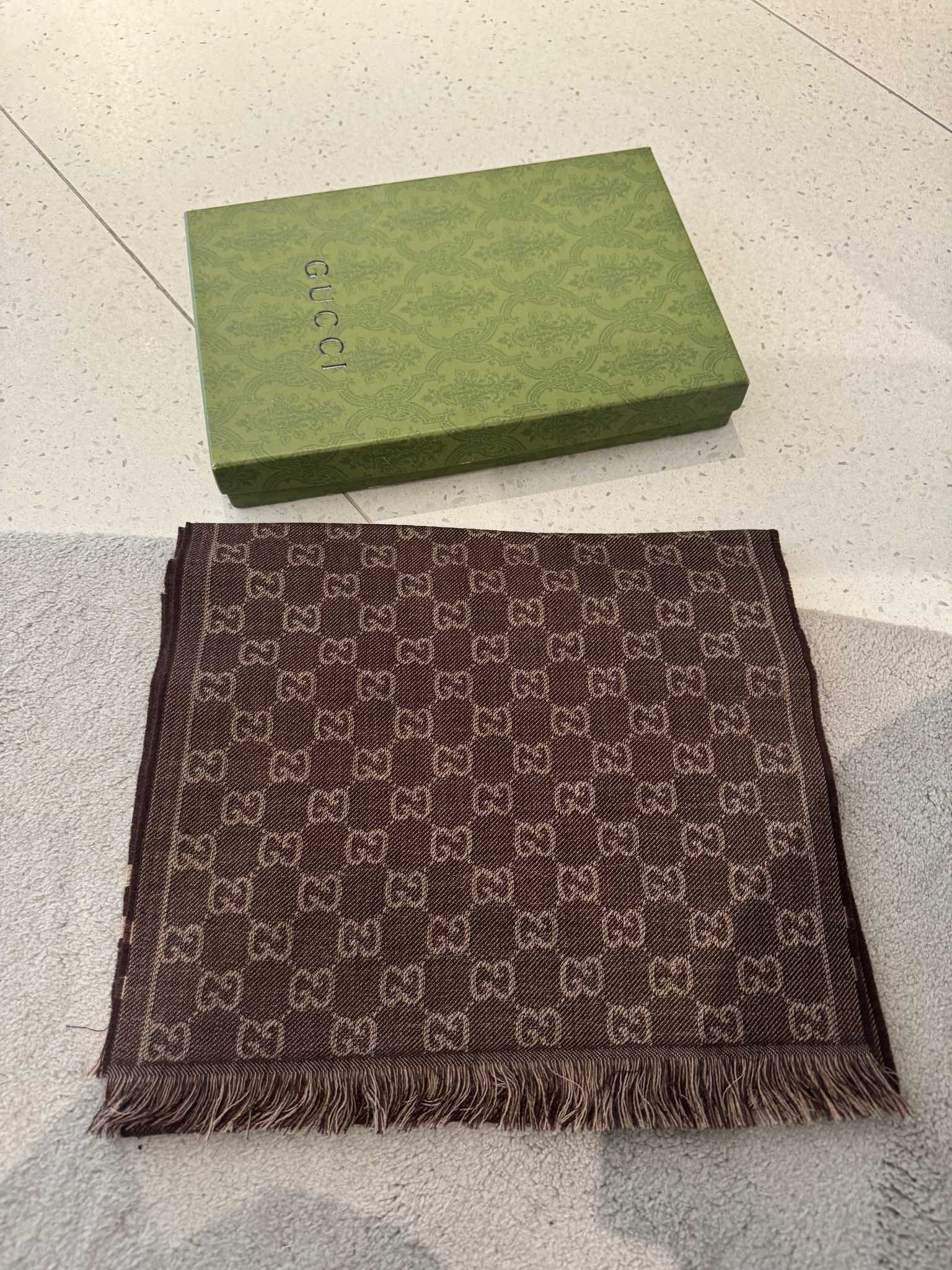 Streetwear Scarf GUCCI 328958 SIZE:55x190cm - vstockx