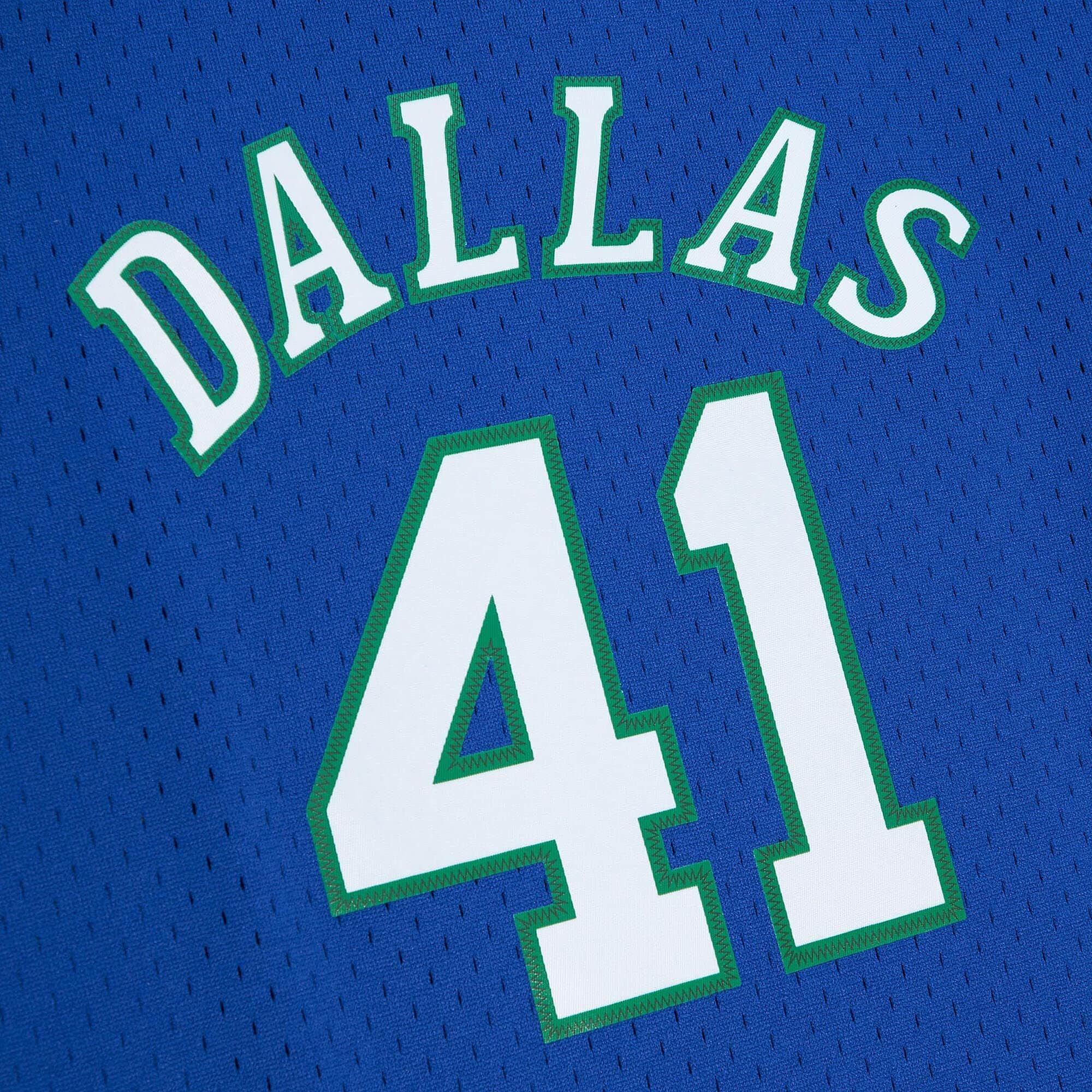 Womens Swingman Dirk Nowitzki Dallas Mavericks 1998-99 Jersey - vstockx