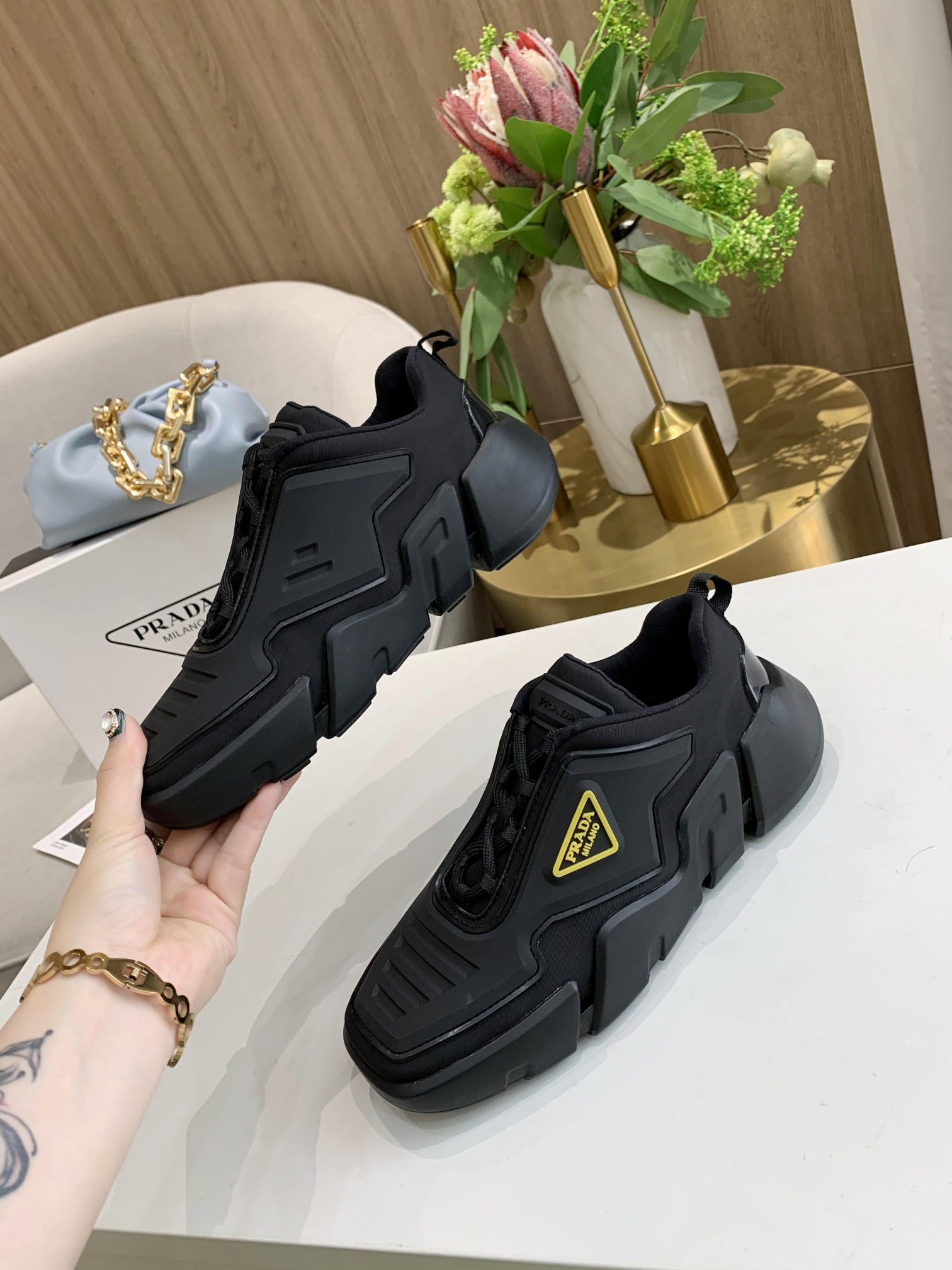 Prada Low Top sneaker 45 - vstockx