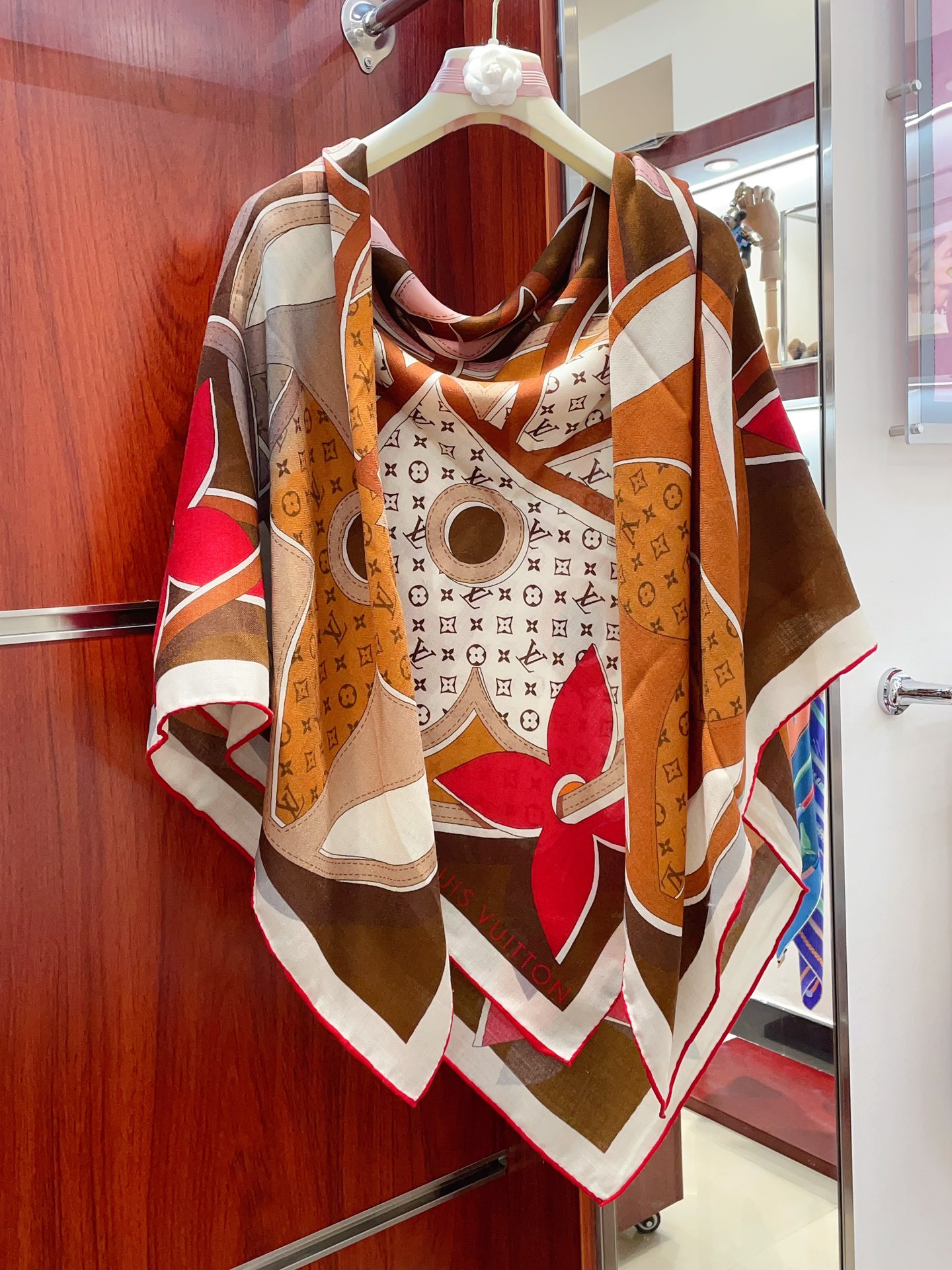 Streetwear Scarf LV 328778 SIZE:135*135cm - vstockx