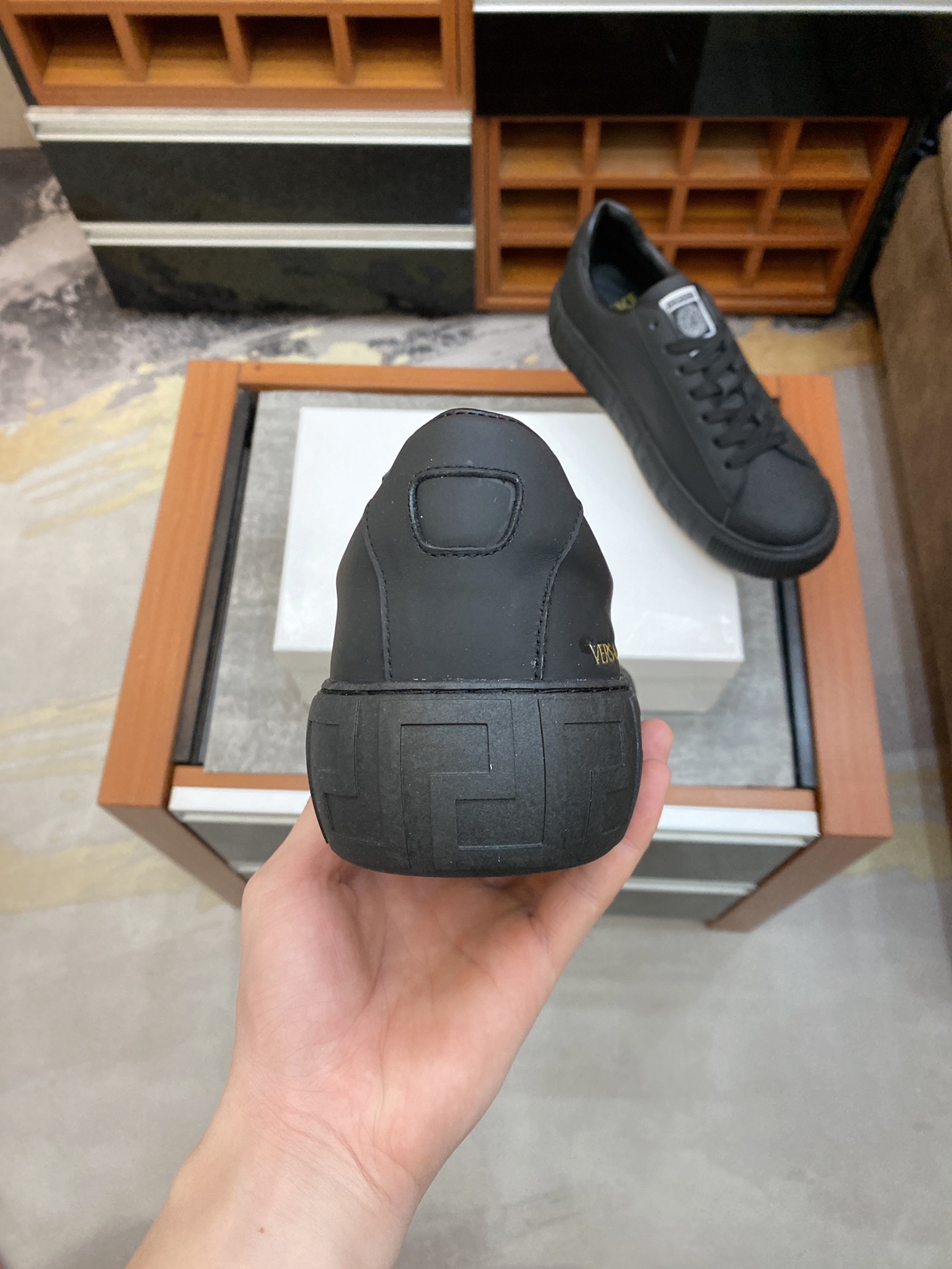 Versace Greca Sneaker 21 - vstockx