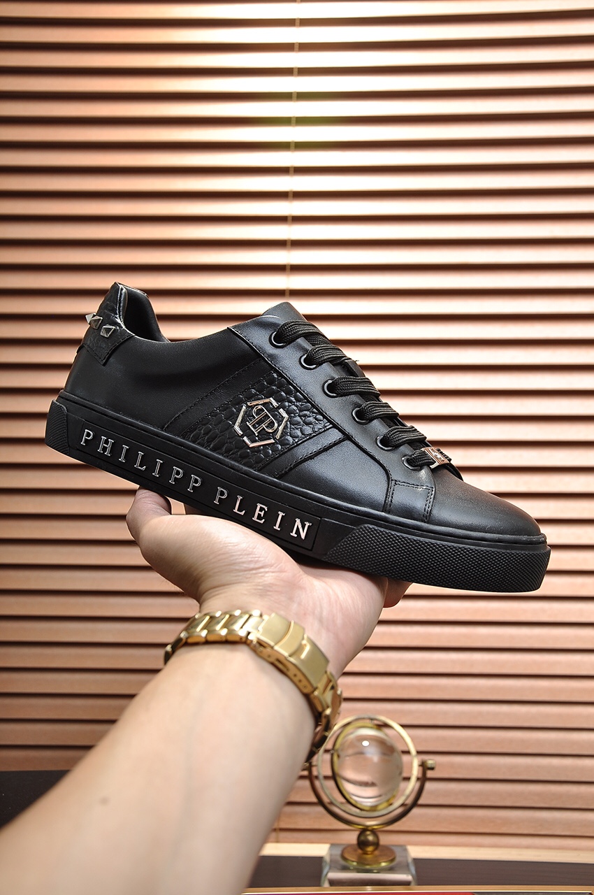 Philipp Plein Low Top Sneakers 2 - vstockx