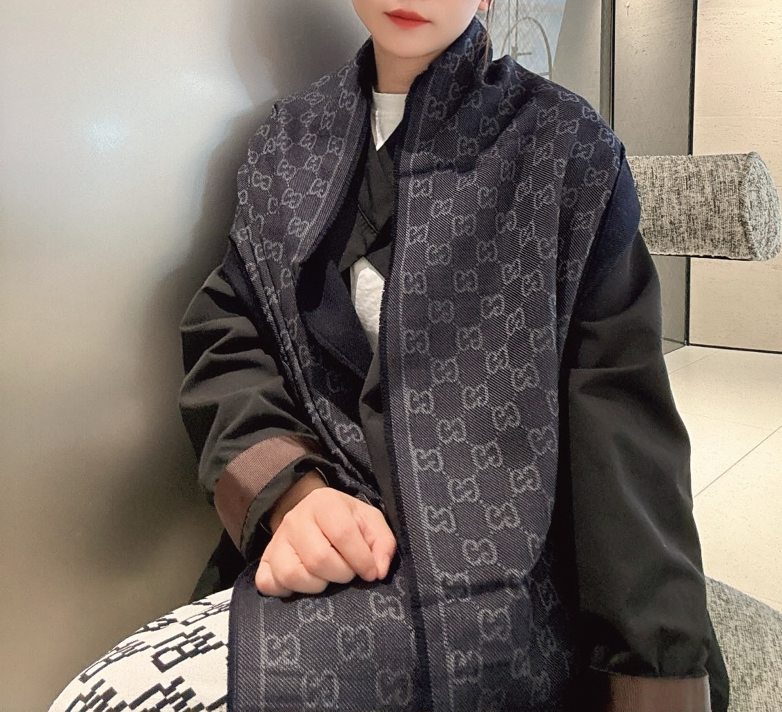 Streetwear Scarf GUCCI 328959 SIZE:55x190cm - vstockx