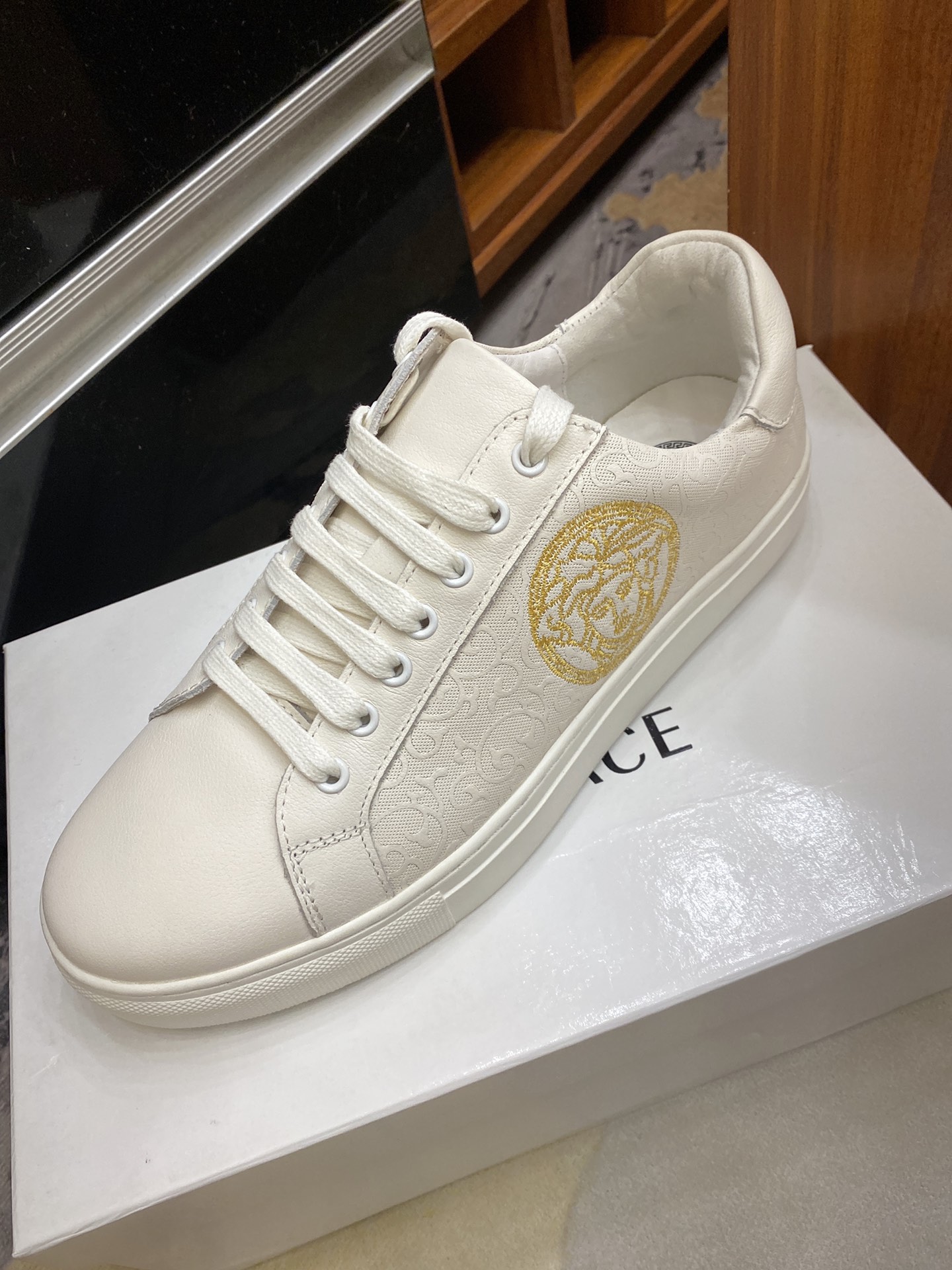 Versace Greca Sneaker 1 - vstockx